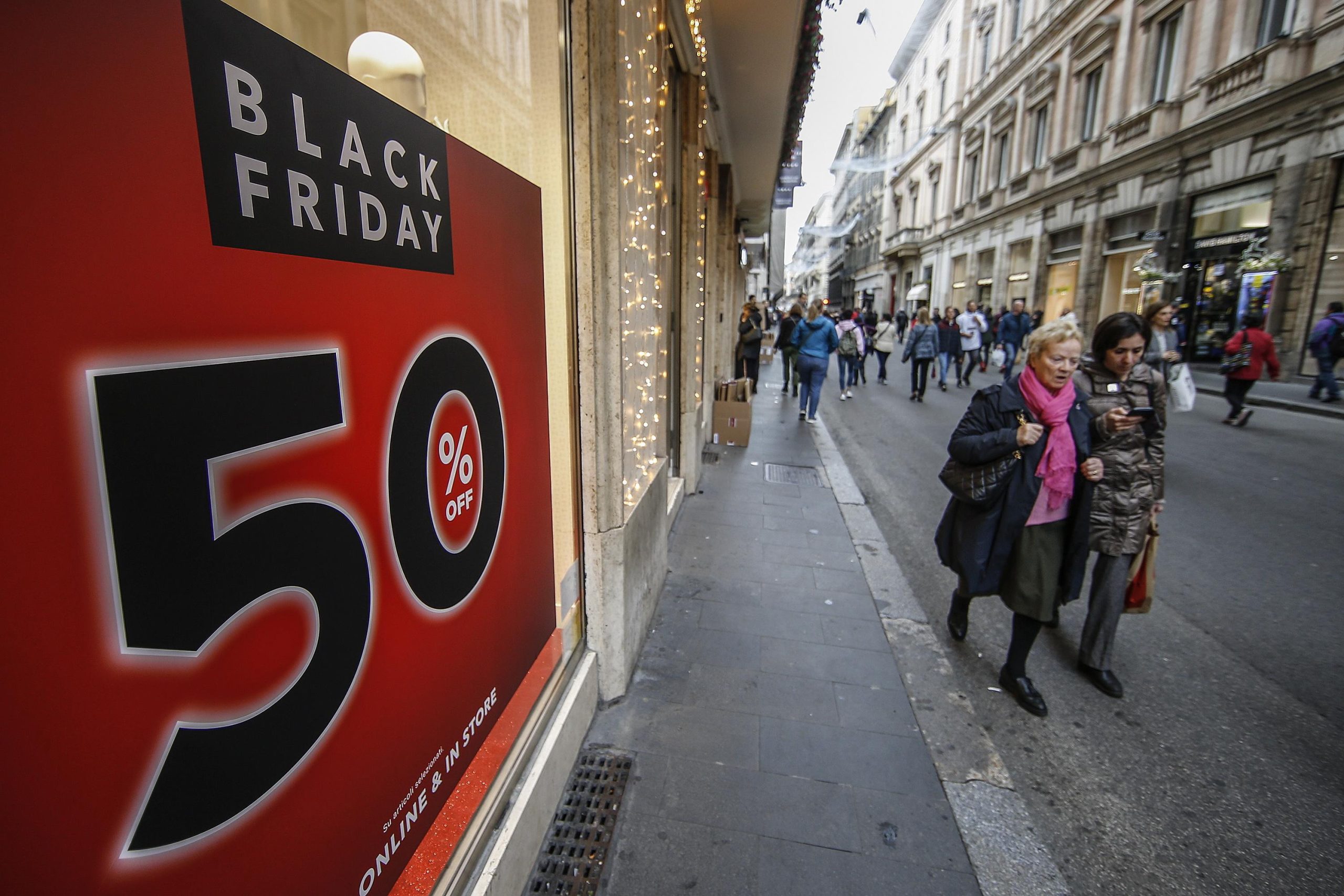 Vai comprar na Black Friday? A DECO dá-lhe alguns conselhos para evitar surpresas desagradáveis