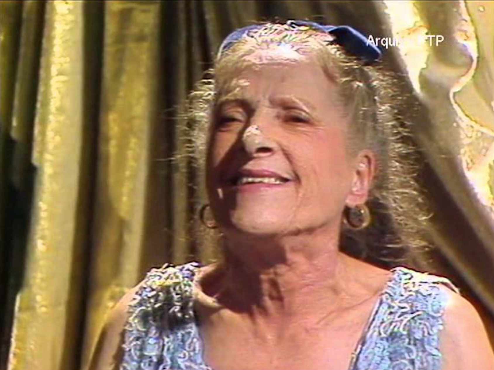 Grande diva, cantora ridícula
