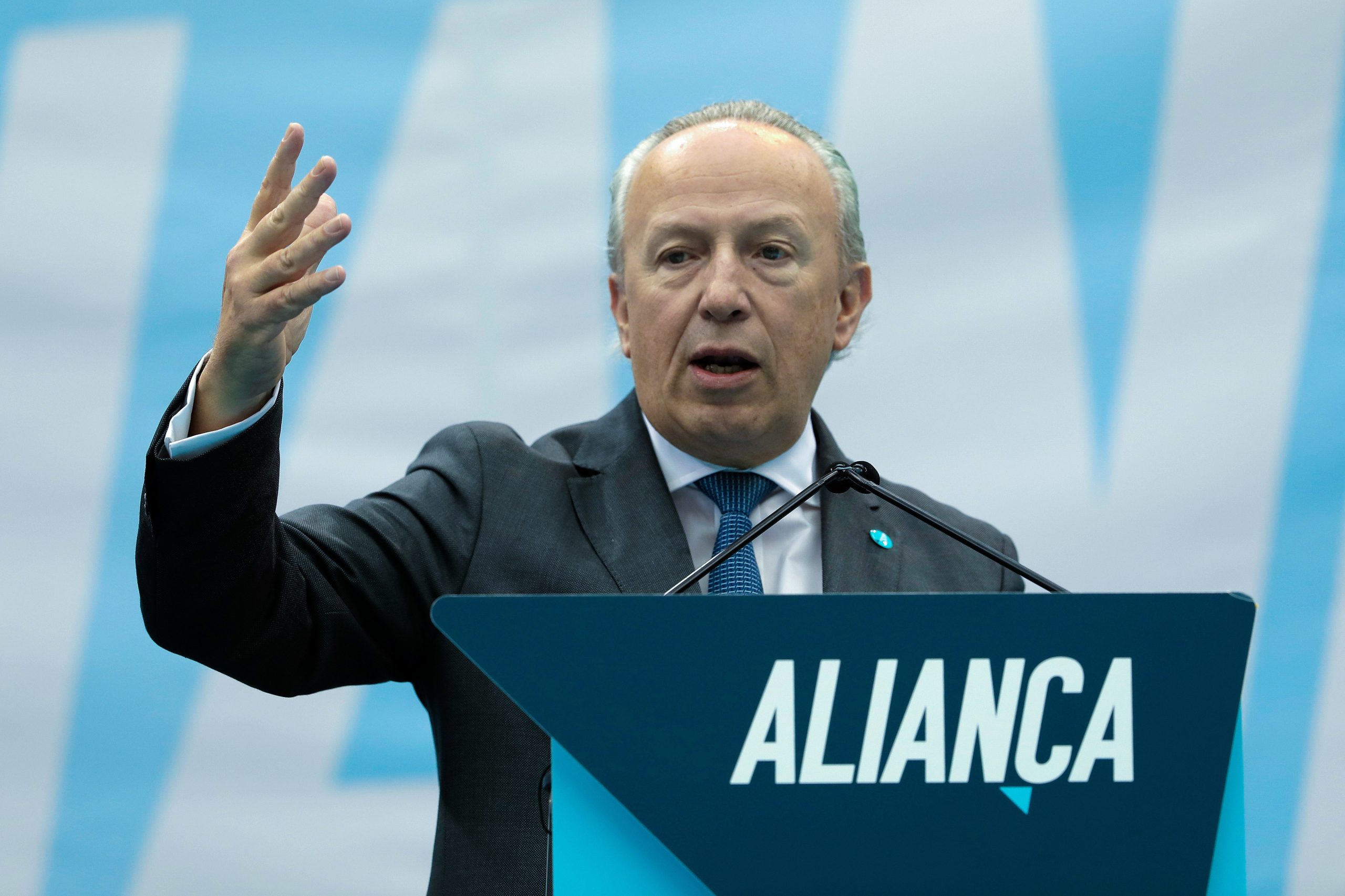 Eleições: Santana recusa entrar em leilão “quase pornográfico” de baixa de impostos mas quer descer IRC