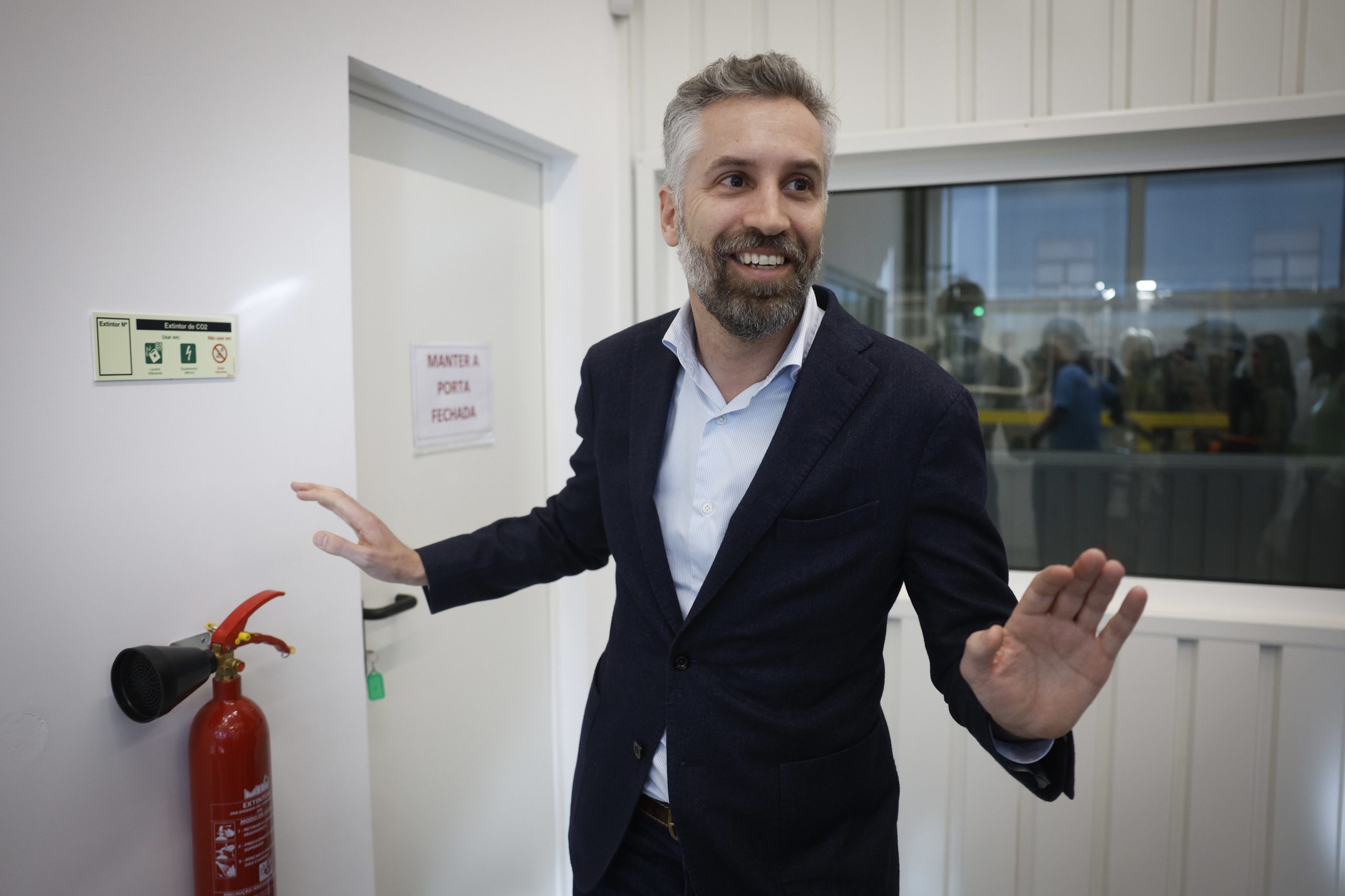 Pedro Nuno Santos dispensa segurança pessoal e desvaloriza sondagens
