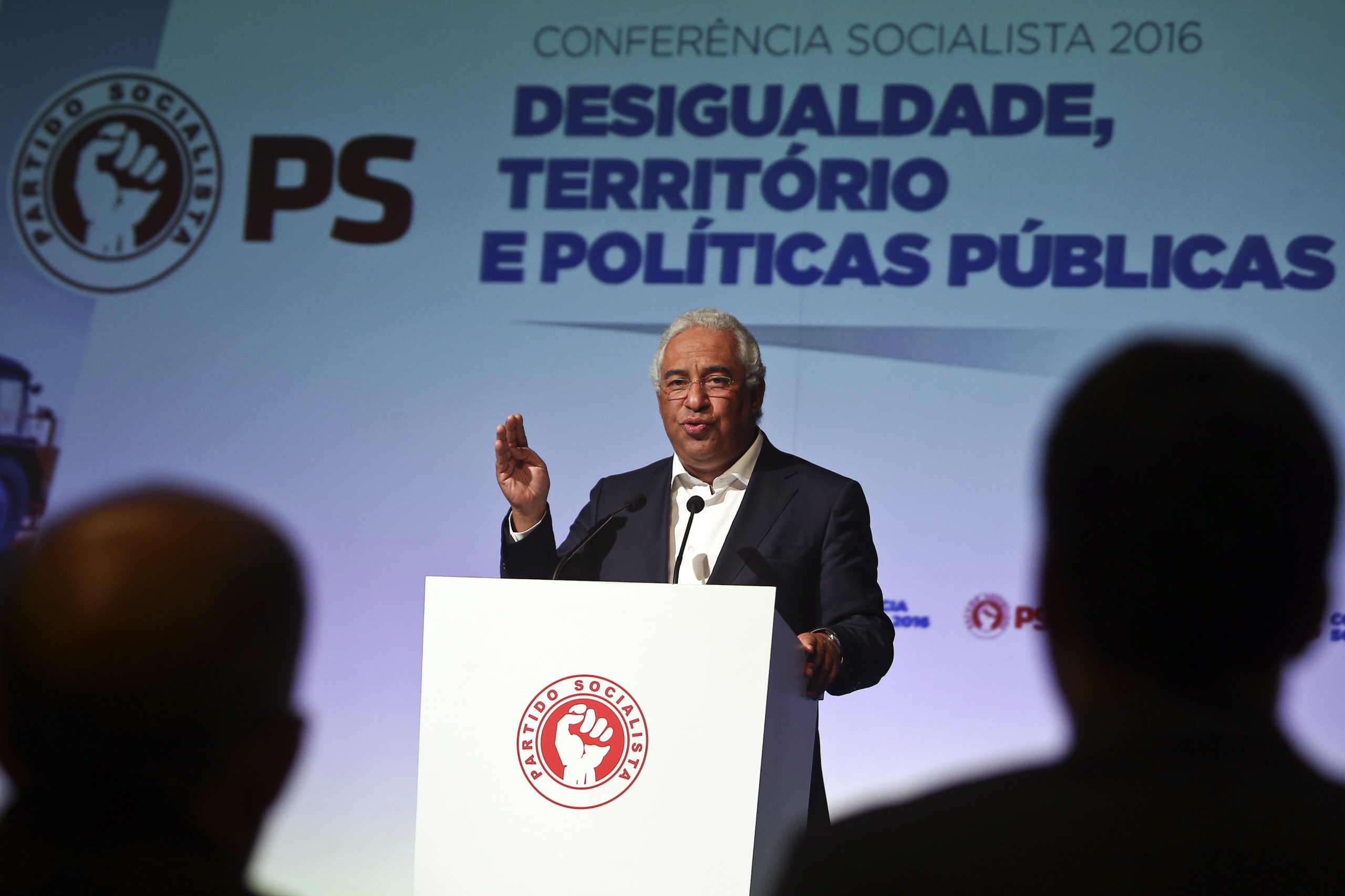 Costa defende a medida polémica de acesso a informação sobre contas bancárias