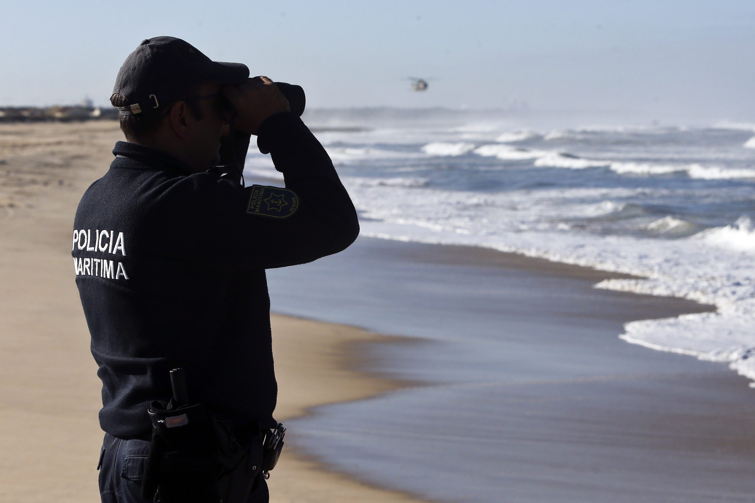 Homem e mulher encontrados mortos em praia de Torres Vedras