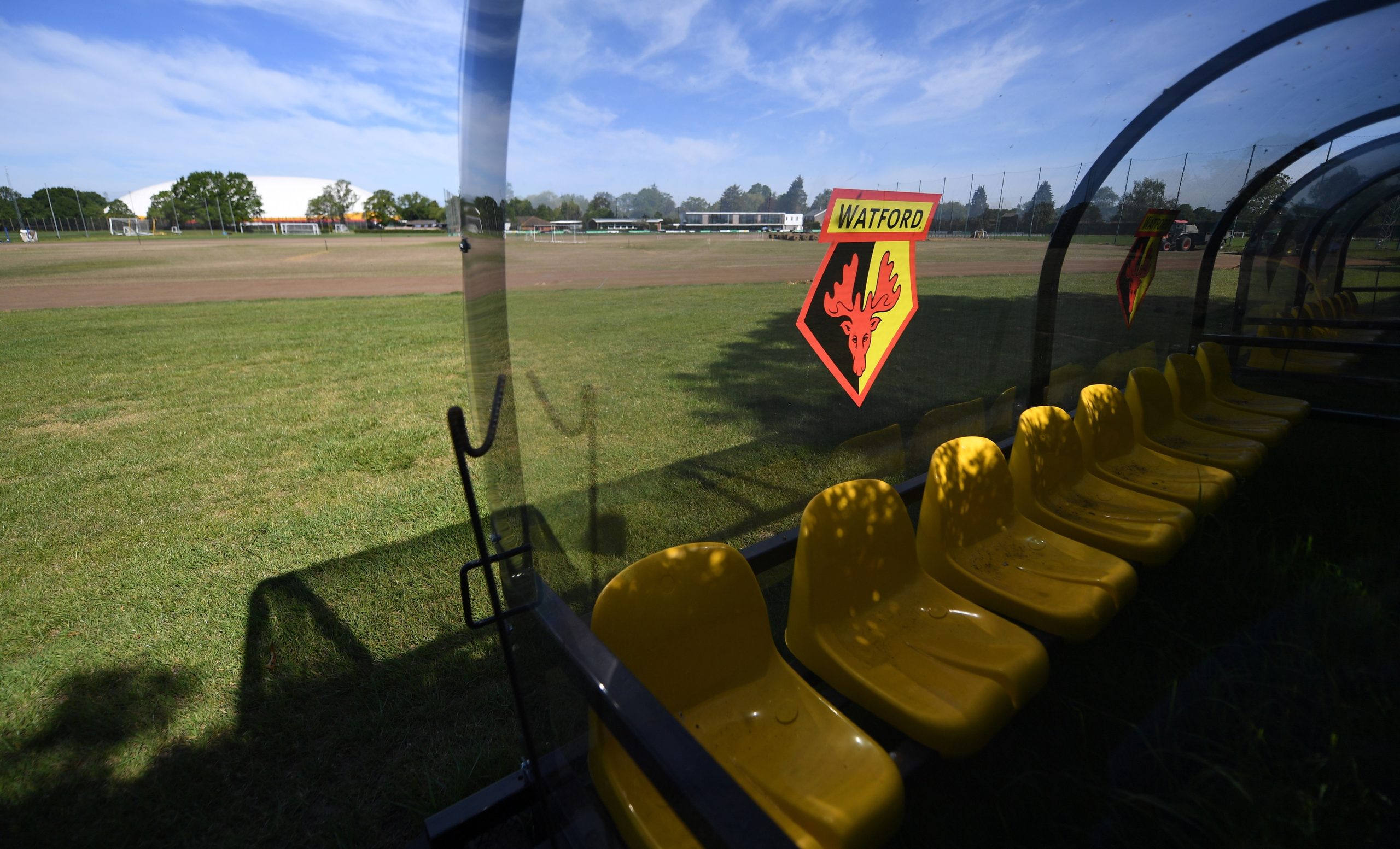 Covid-19: Dois jogadores do Watford em isolamento após infeções nas famílias