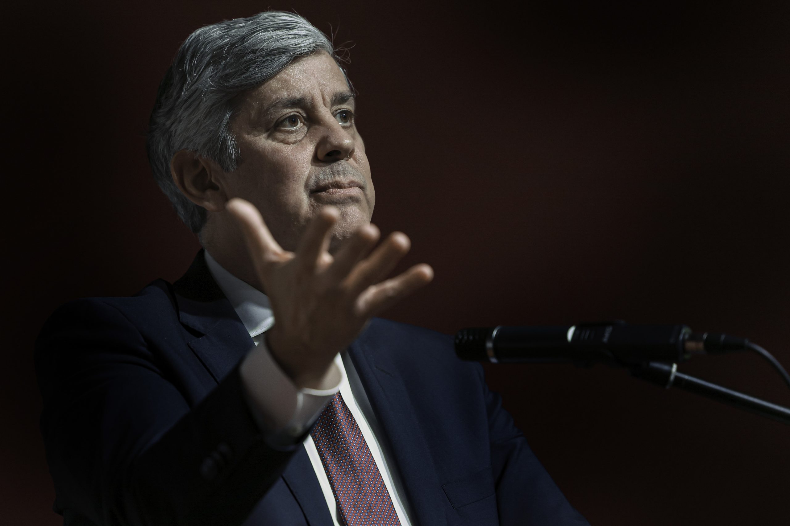 Últimos desenvolvimentos na banca dão confiança, mas é preciso continuar atento, diz Mário Centeno