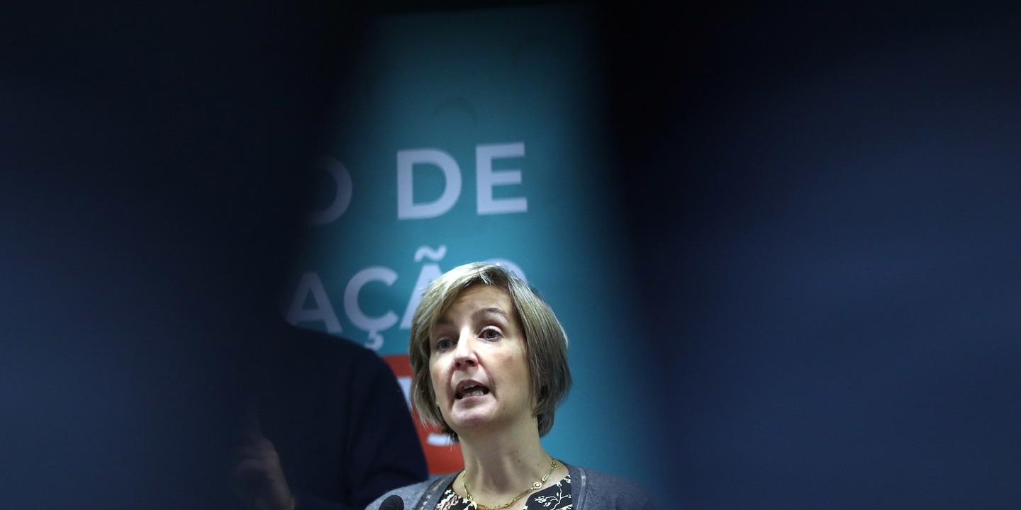 Ministra assume que transferência de competências na Saúde não será no prazo previsto