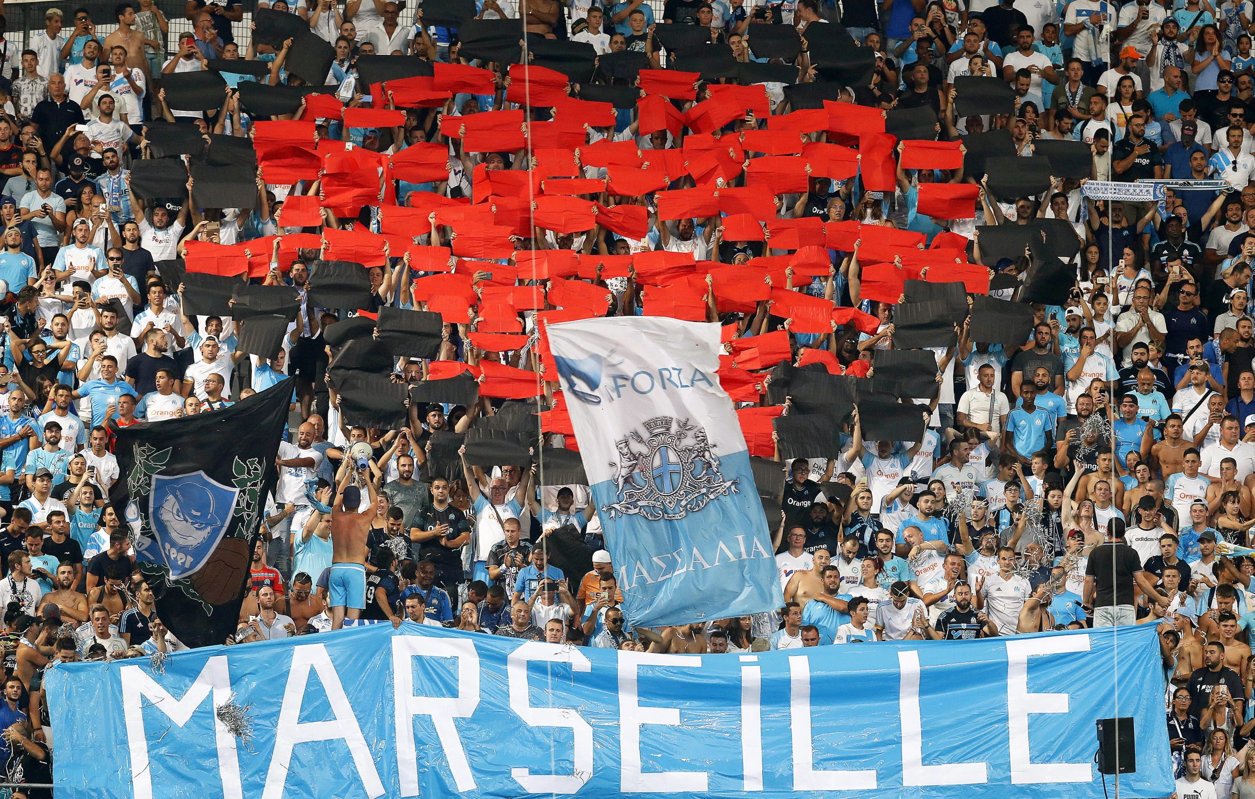 Marselha punido com dois jogos à porta fechada na Liga Europa