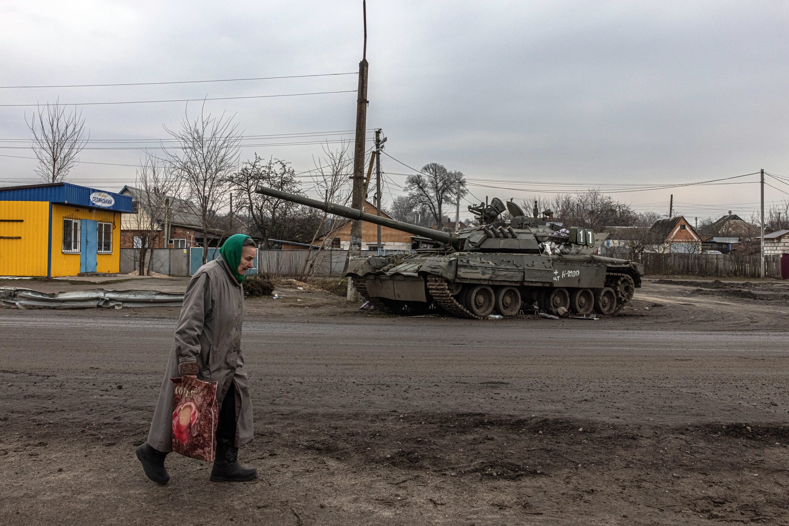 A Rússia é quem mais armas fornece à Ucrânia. Tropas fogem e deixam tudo para trás