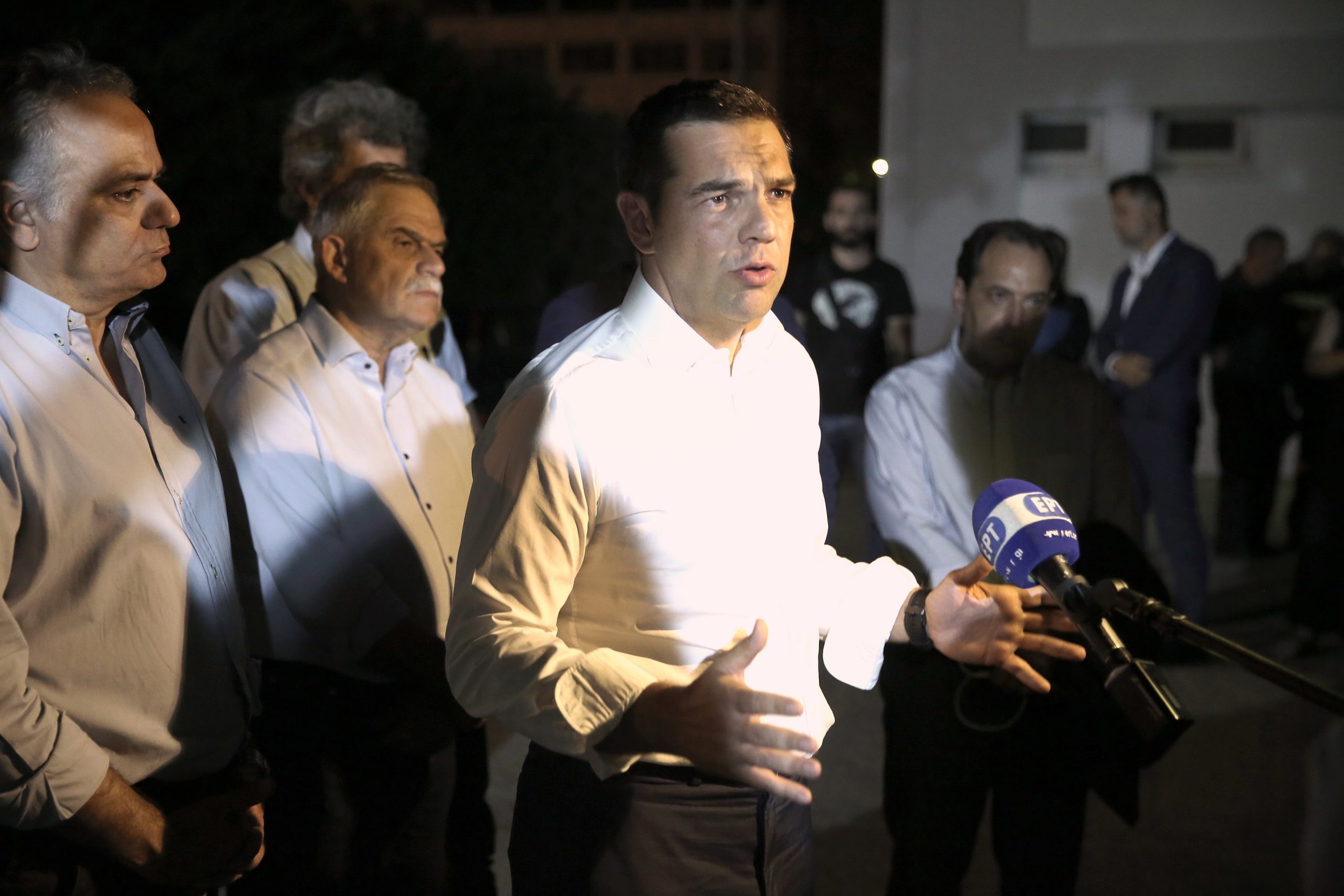Grécia: Alexis Tsipras decreta três dias de luto pelas vítimas dos fogos