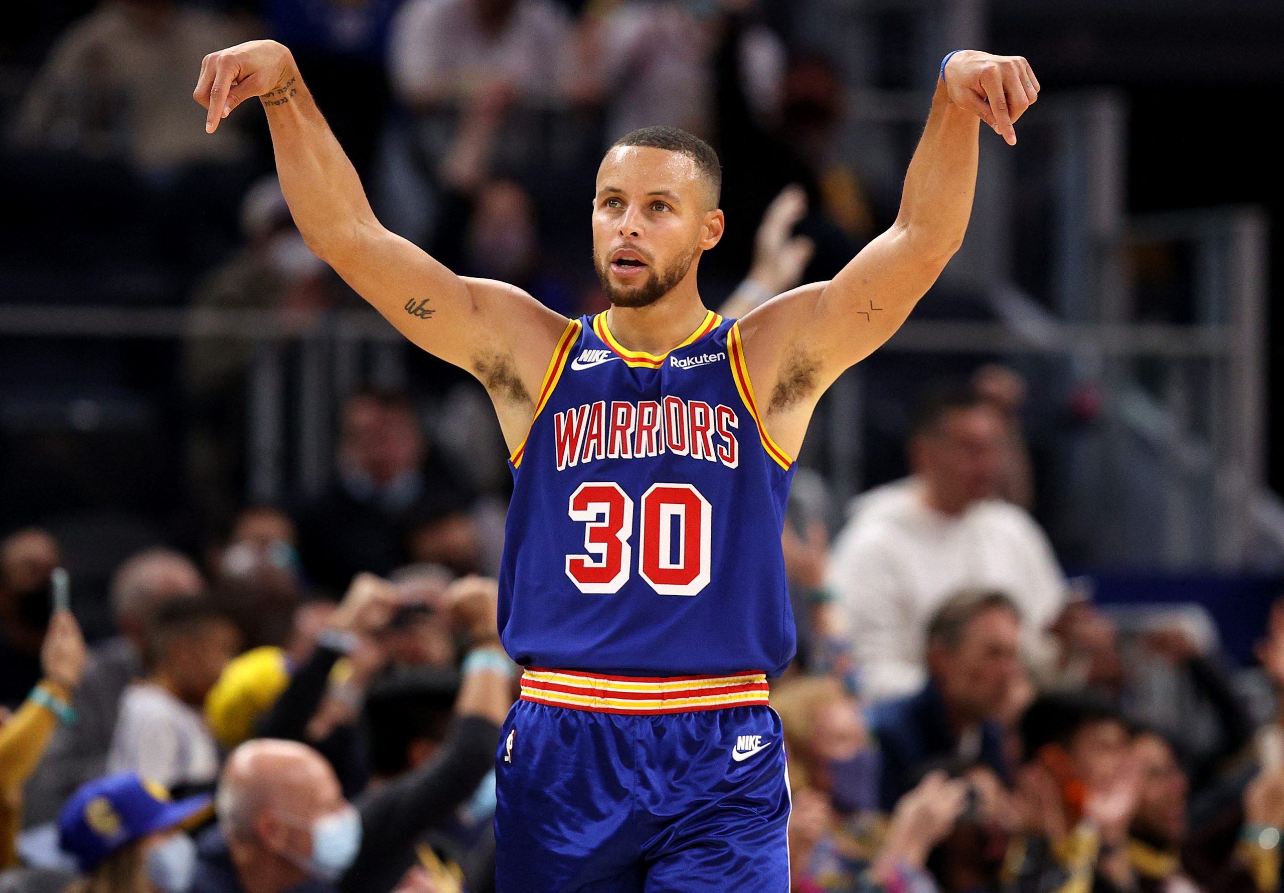 NBA: Curry bate recorde de triplos de Ray Allen na vitória dos Golden State Warriors