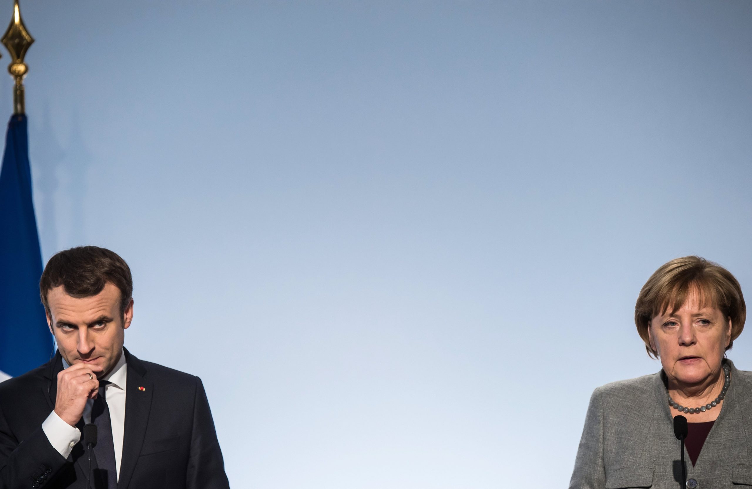 Macron e Merkel consideram inaceitáveis as violações do cessar-fogo no leste da Ucrânia