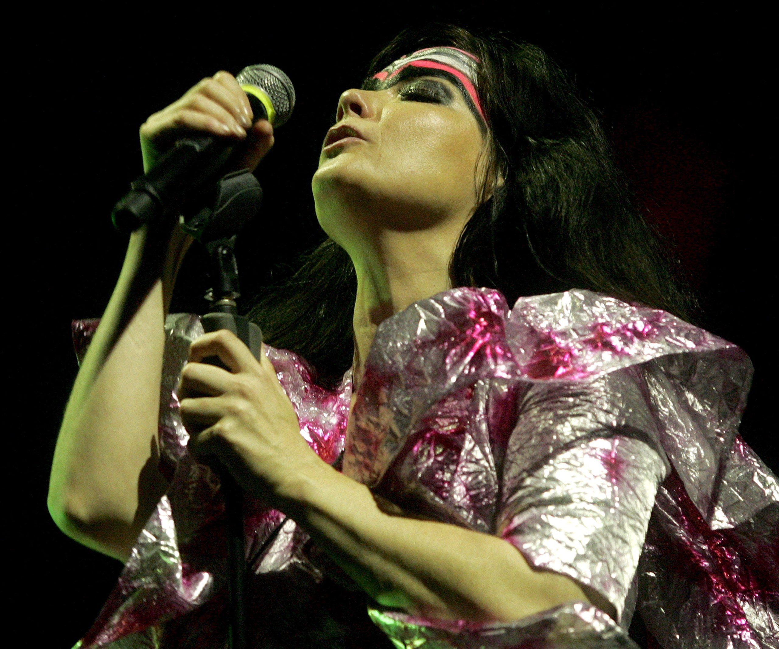 Björk anuncia novo disco para “muito em breve”