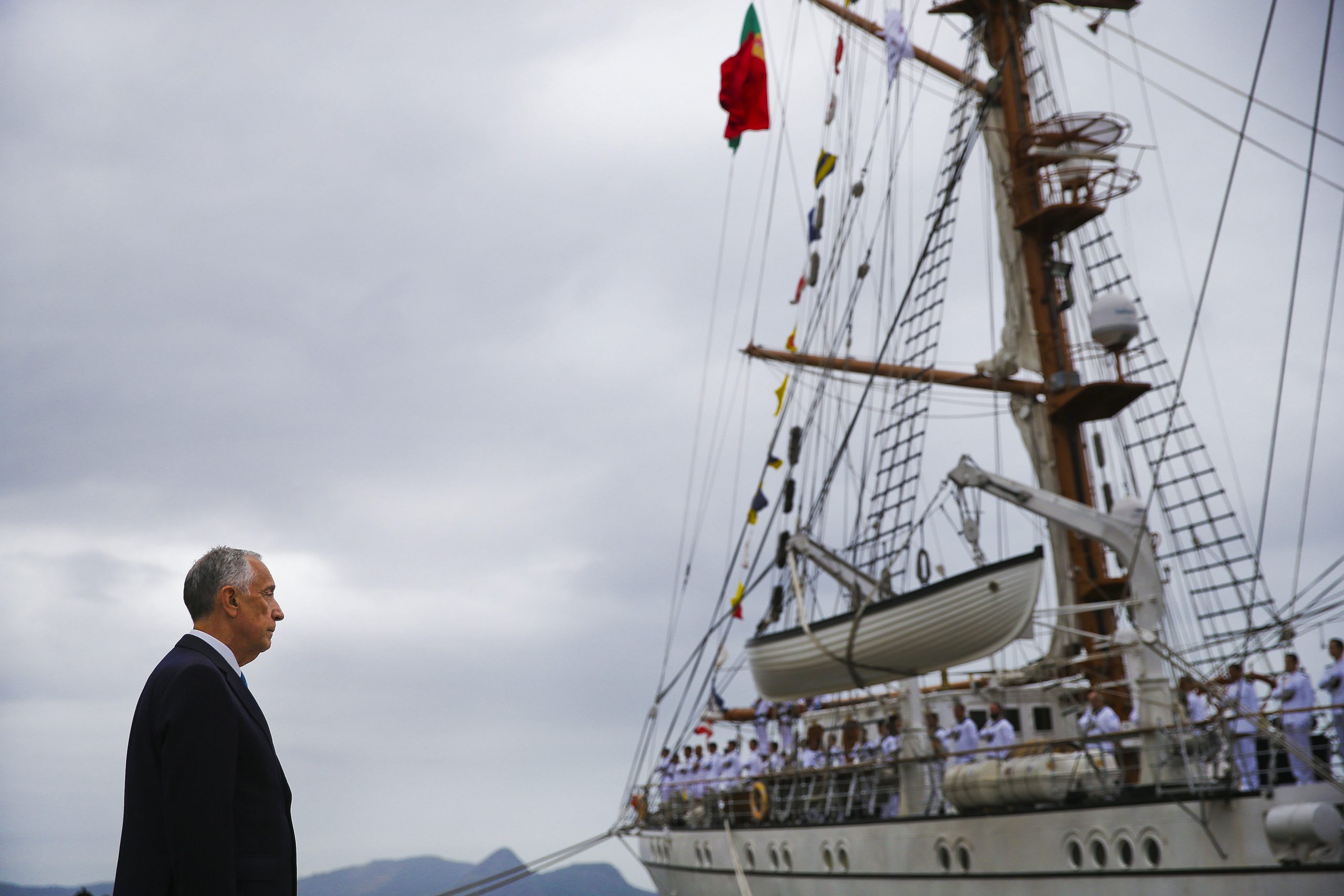 Presidente da República condecora Navio escola Sagres, “expressão da alma portuguesa”
