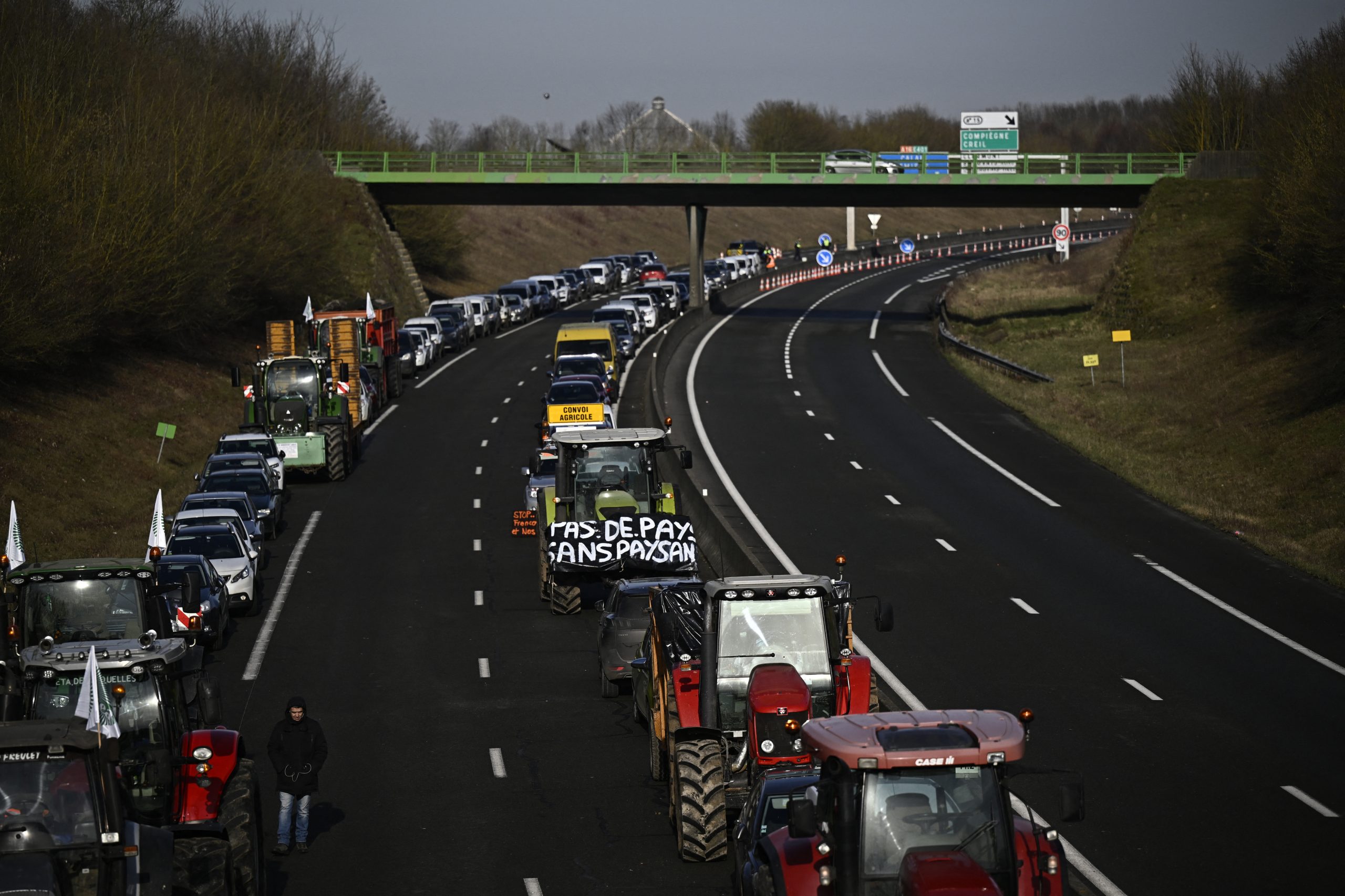 Bloqueio de agricultores franceses ameaça paralisar hoje Paris