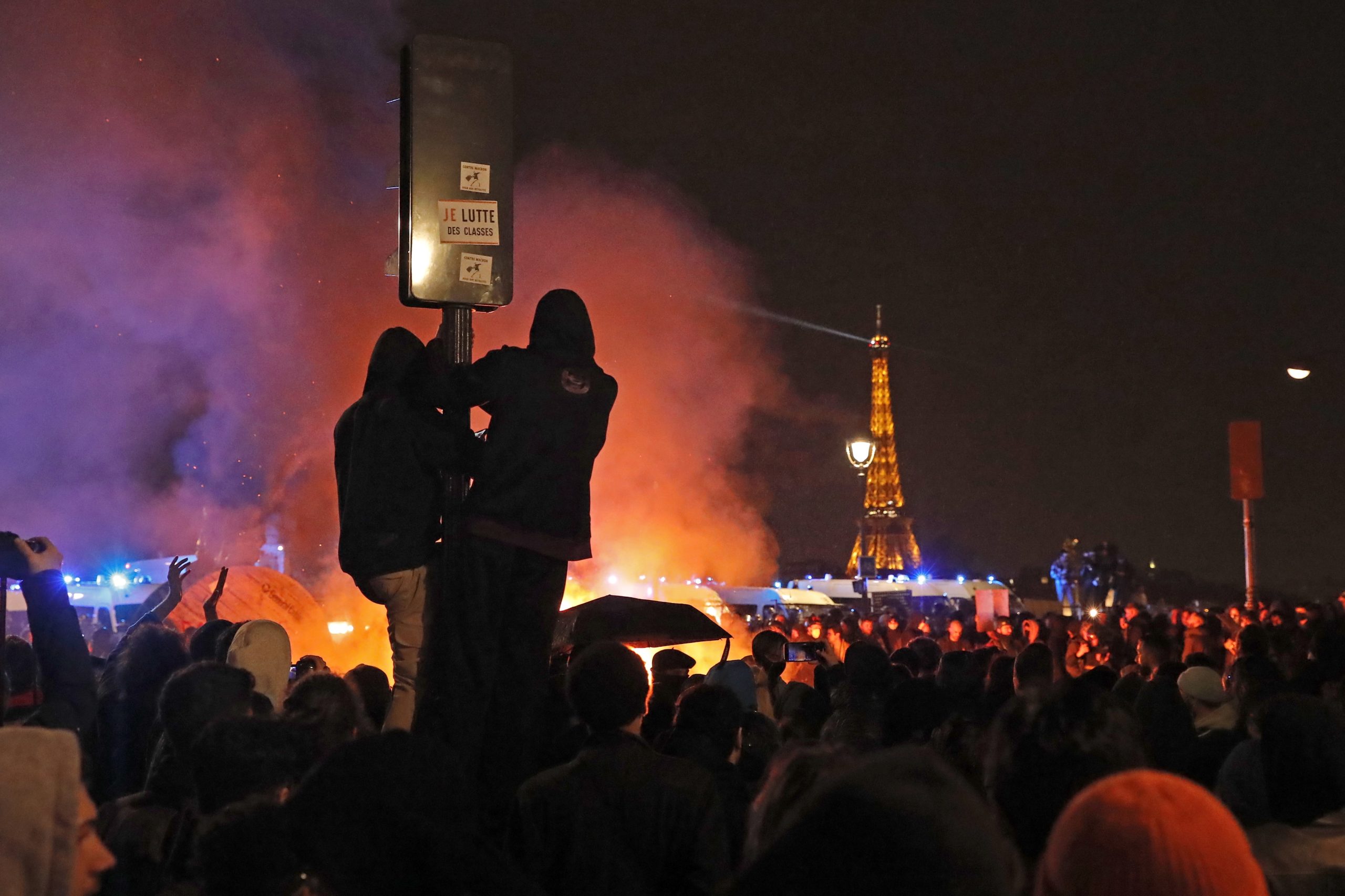 França: manifestações contra o aumento da idade da reforma proibidas em Paris
