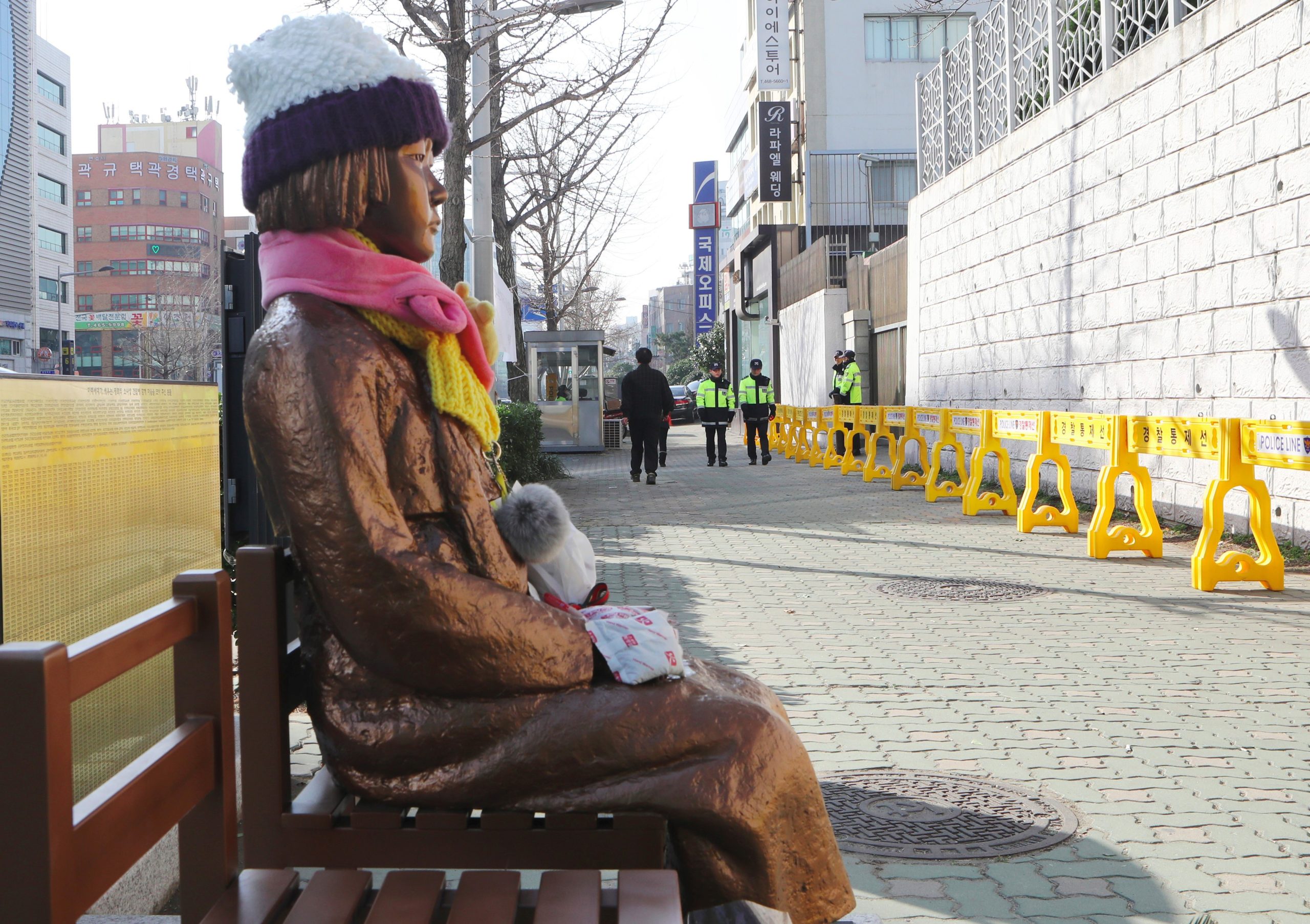 A estátua em homenagem a escravas sexuais que divide o Japão e a Coreia do Sul