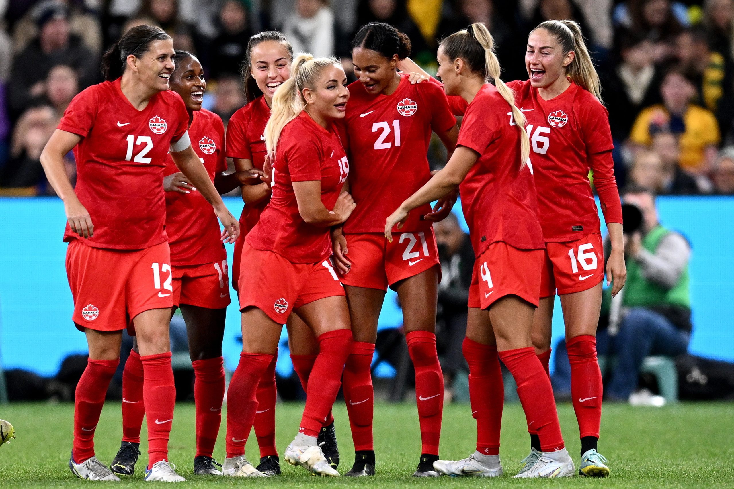 Seleção de futebol feminina do Canadá ia fazer greve contra as desigualdades, mas desistiu devido a ameaça de ação judicial