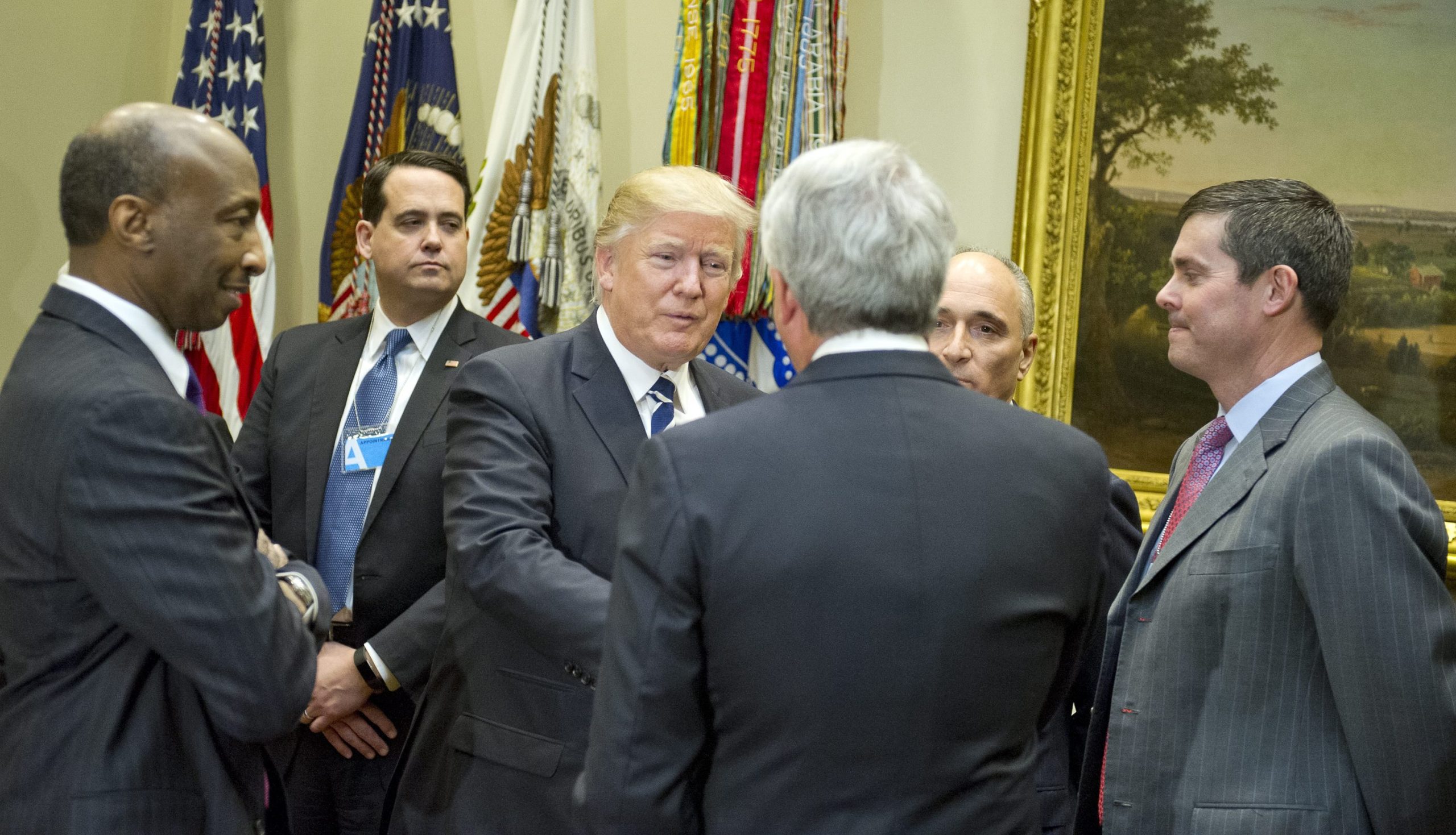 Parlamento britânico debate petição contra visita de Estado de Trump