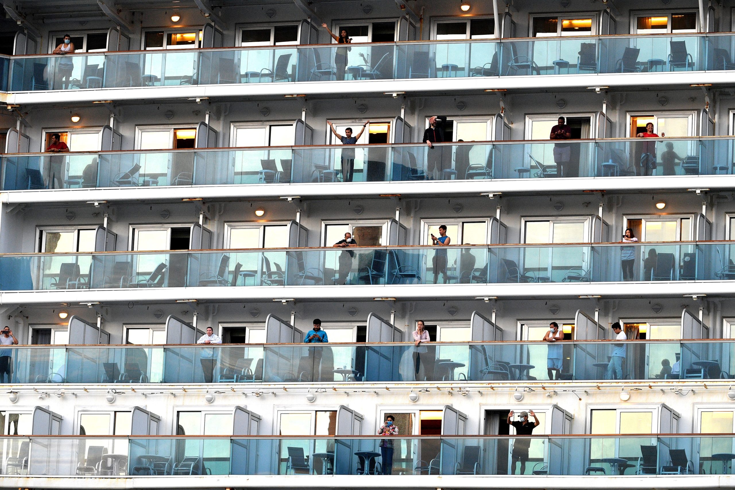 Presos em navios, por todo o mundo ainda há milhares de tripulantes a desesperar por regressar a casa