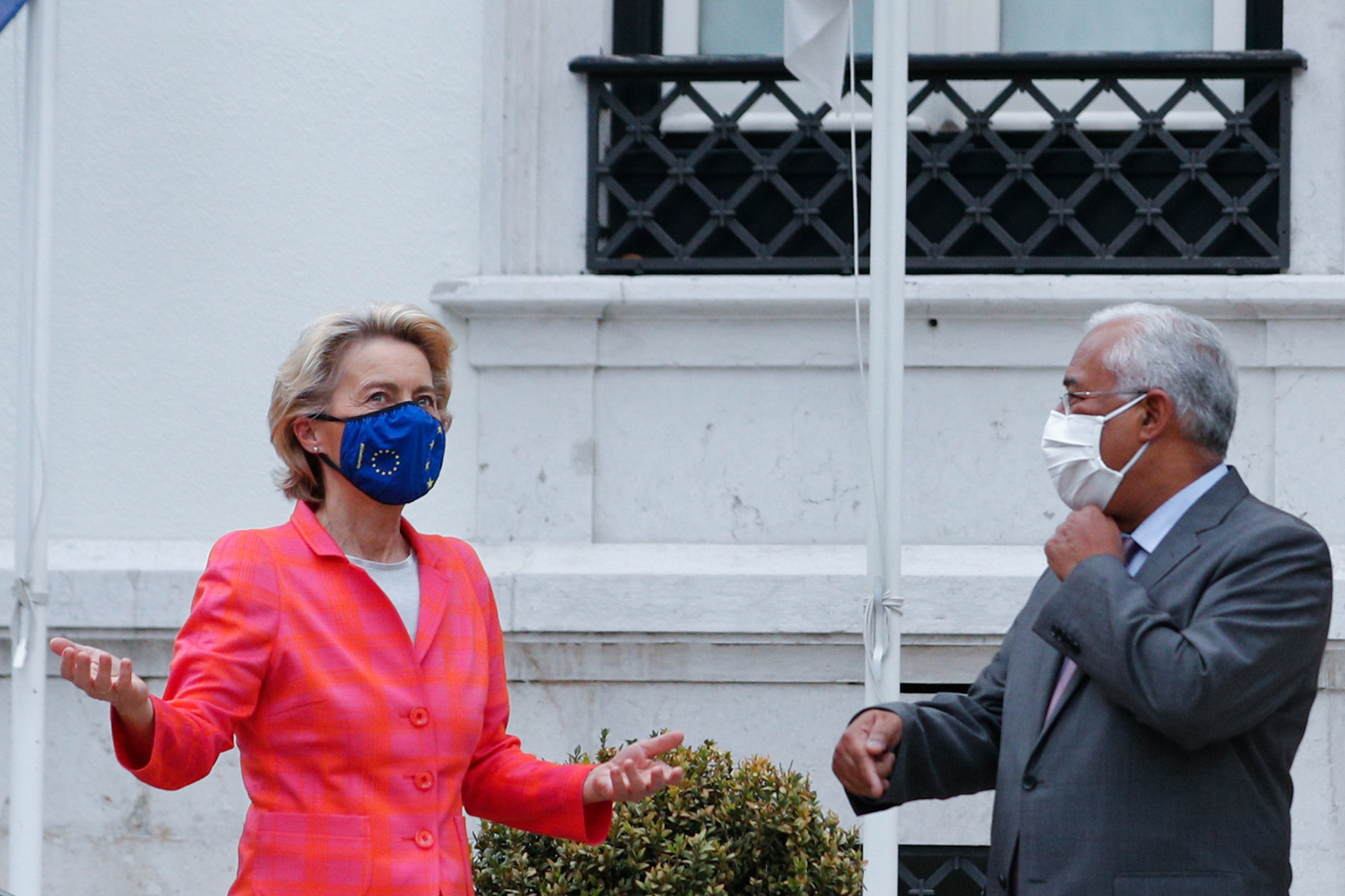Covid-19: Von der Leyen com teste negativo, mas mantém isolamento e cancela agenda até terça-feira