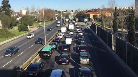 Trânsito na Segunda Circular, em Lisboa, sem hora prevista de normalização