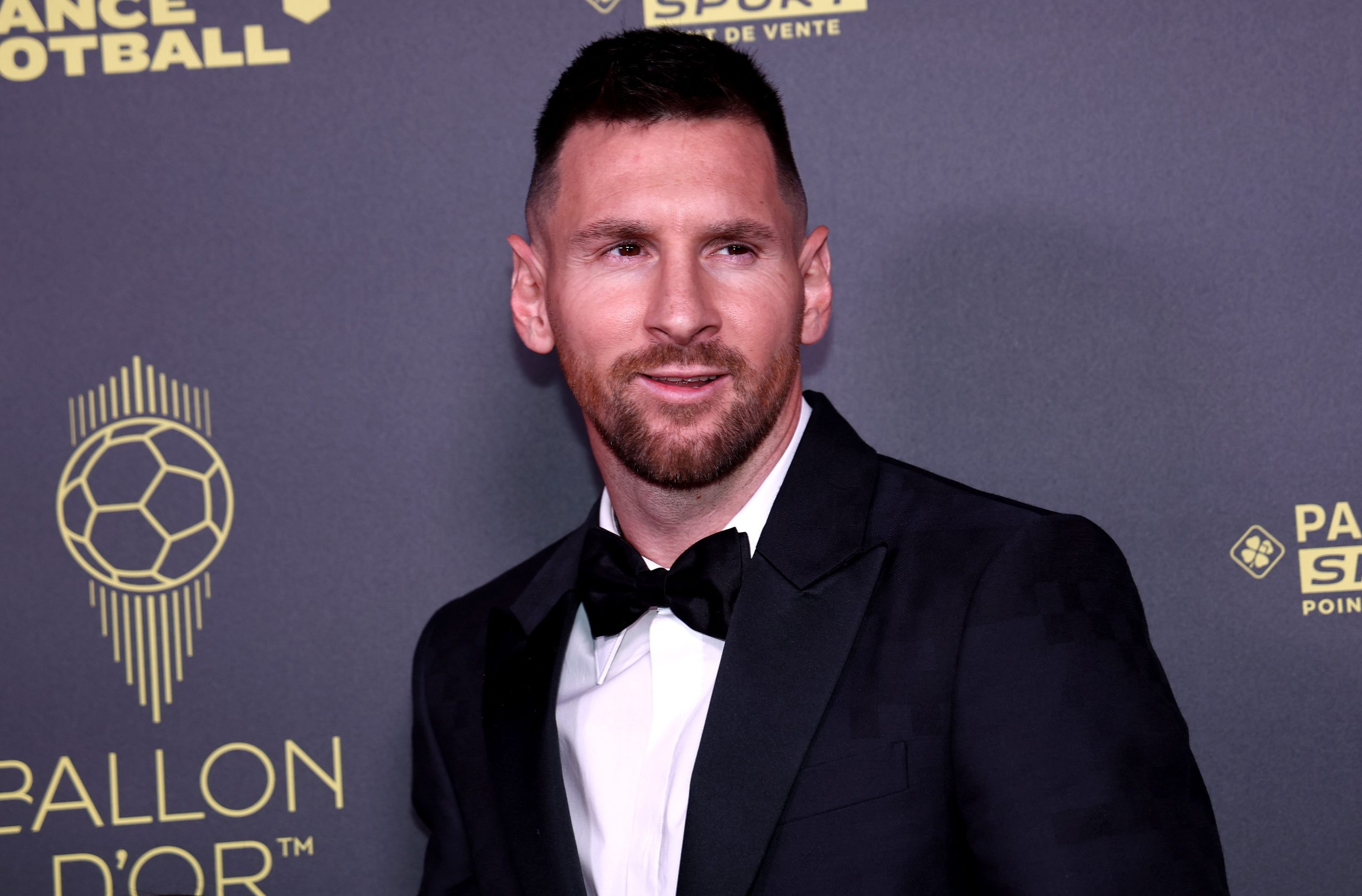 Lionel Messi vence Bola de Ouro pela oitava vez