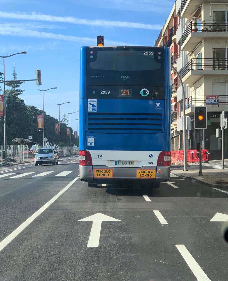 Porto. Estreitamento das faixas na Foz obriga os autocarros a ocupar duas vias