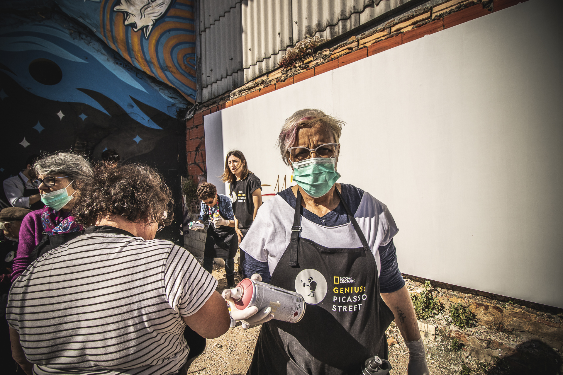 Parar é antecipar a morte. Por isso, é pegar nas latas e grafitar paredes