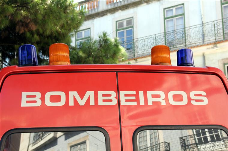 Um morto em incêndio num apartamento em Faro