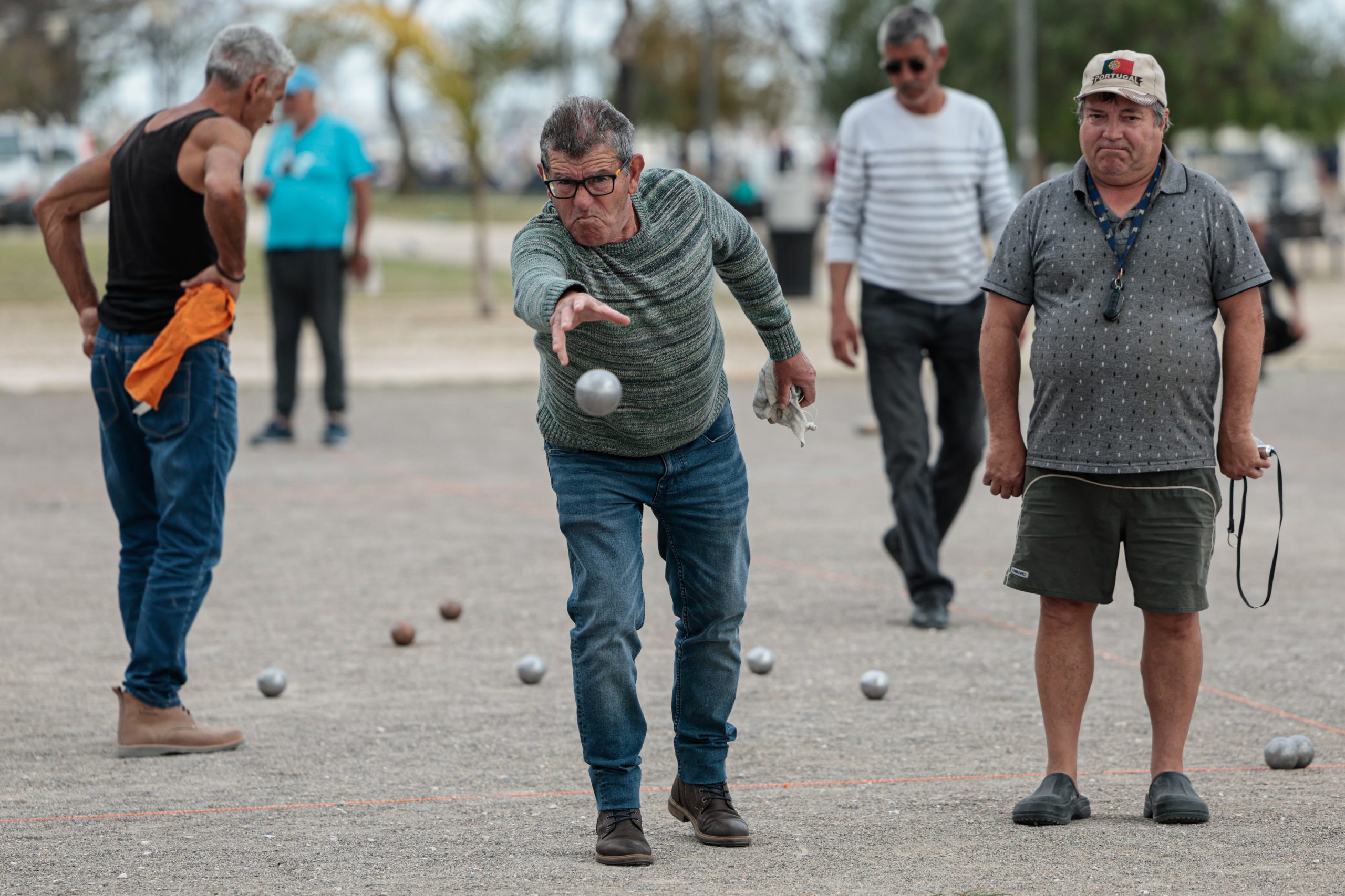Em Olhão, os reformados franceses sentem-se felizes e juntam-se para jogar petanca