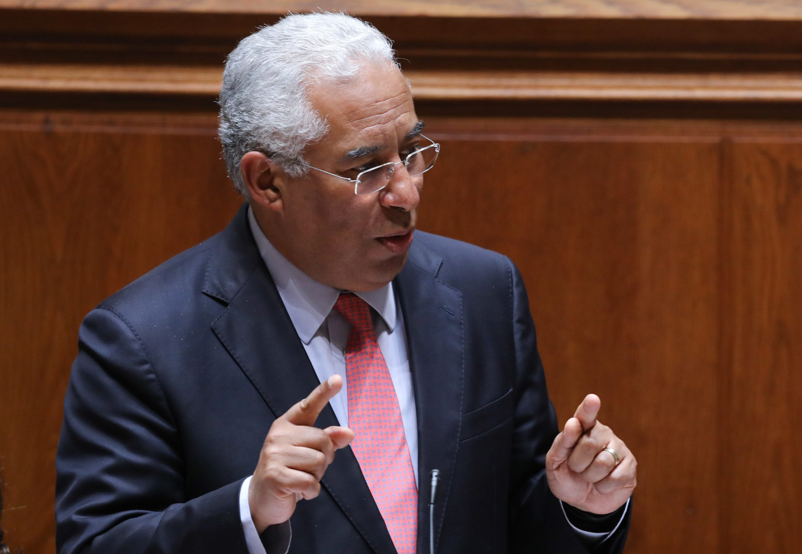 Governo “não dará qualquer autorização” para despedimento de 3 mil pessoas na PT