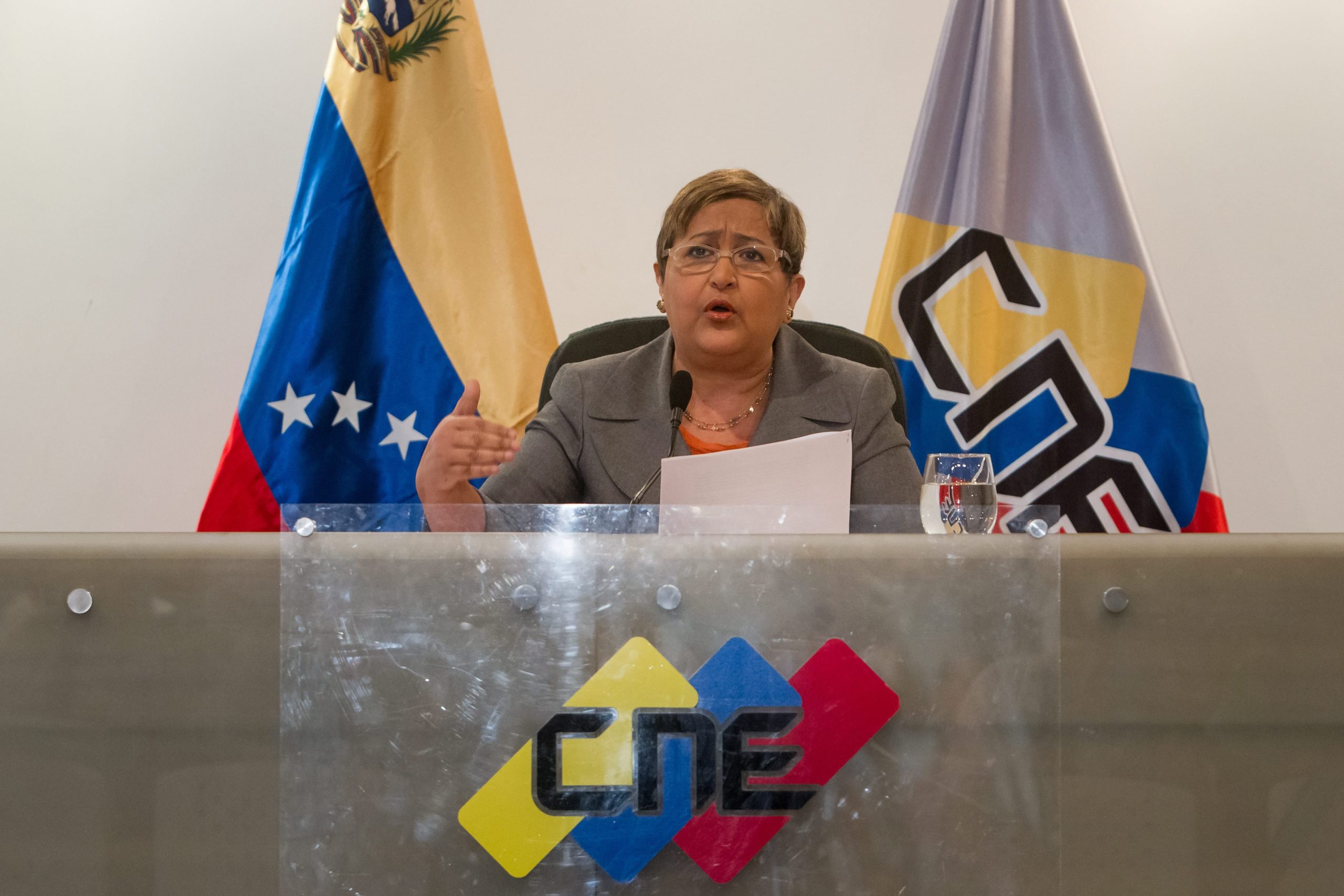 Eleições regionais venezuelanas adiadas para 2017