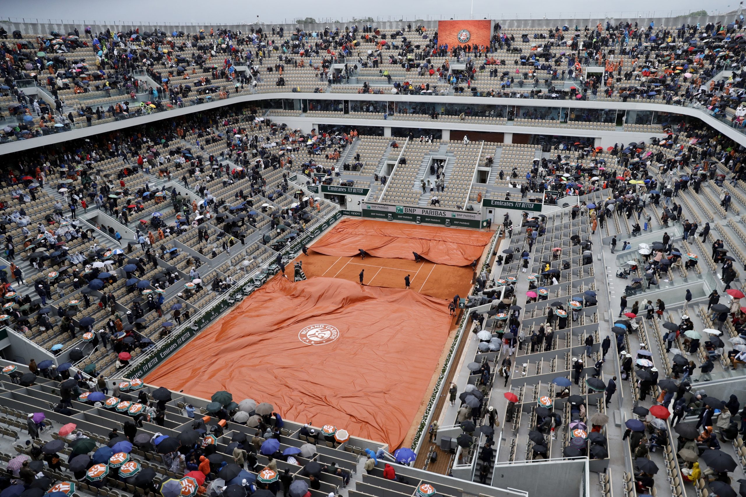 Roland Garros: Chuva adia meia-final entre Djokovic e Thiem para sábado