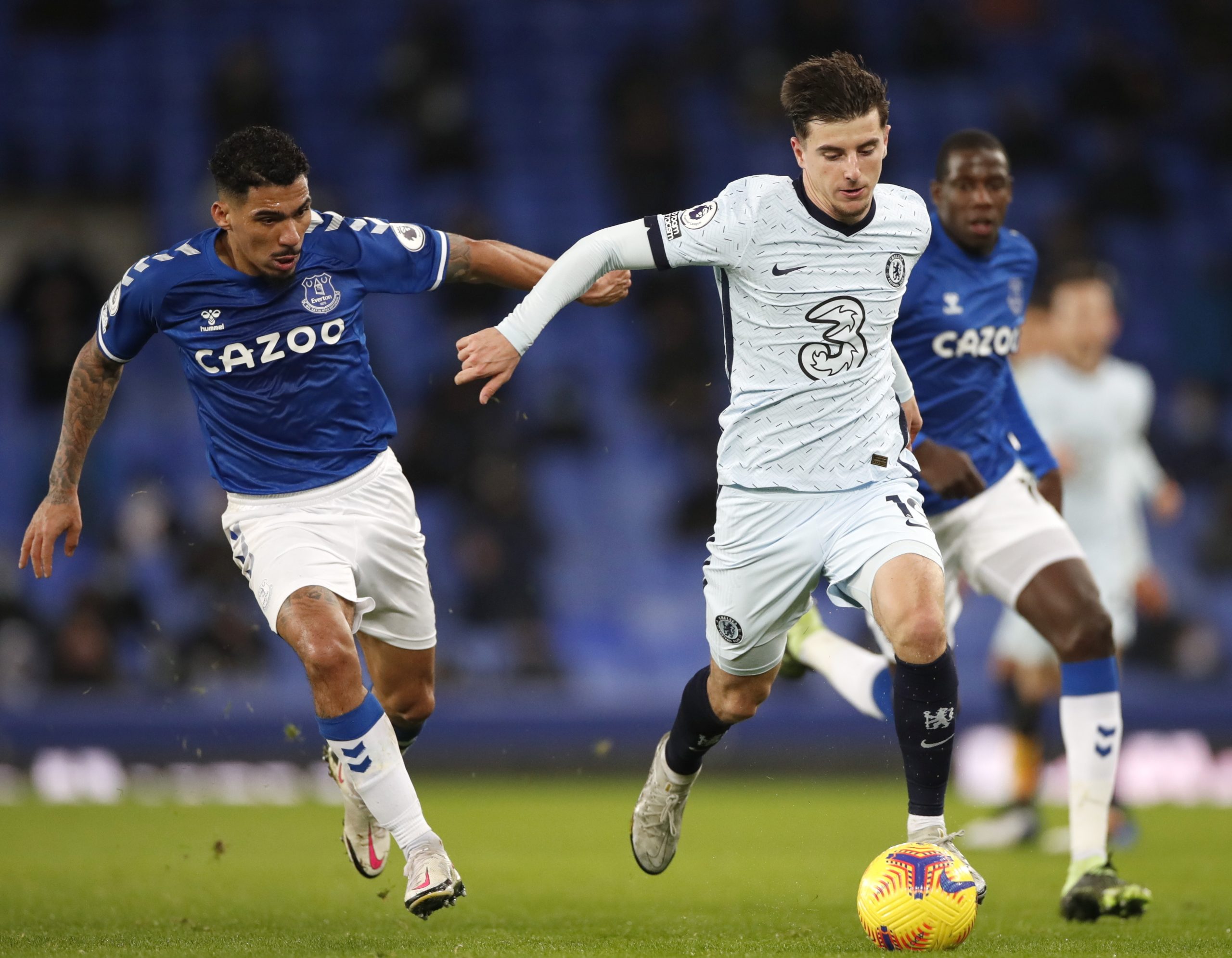 Chelsea ‘tropeça’ ante Everton e pode perder terreno para os líderes em Inglaterra