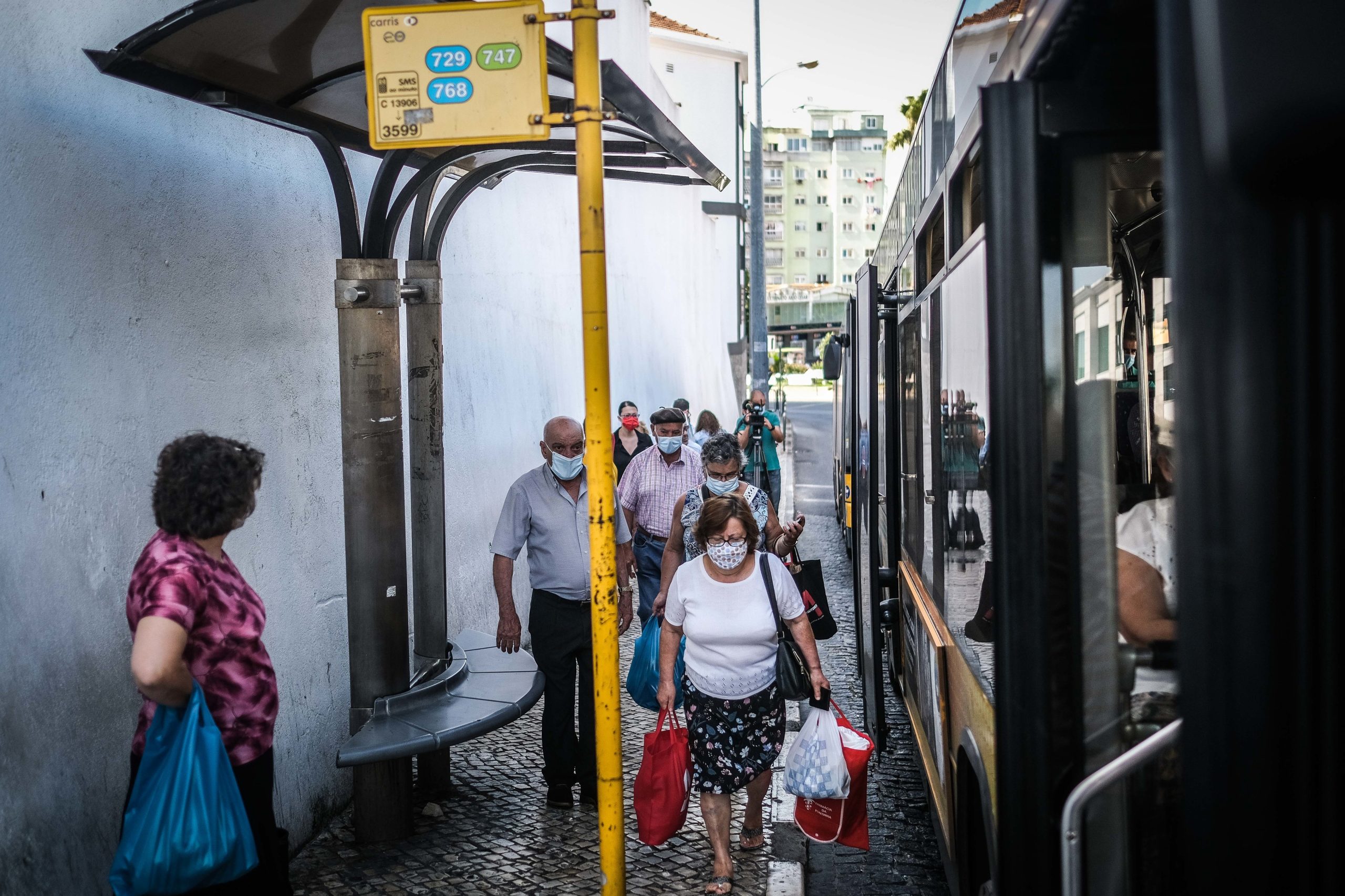 Covid-19: ACT fiscaliza 2.100 empresas e deteta empregados a trabalhar em ‘lay-off’