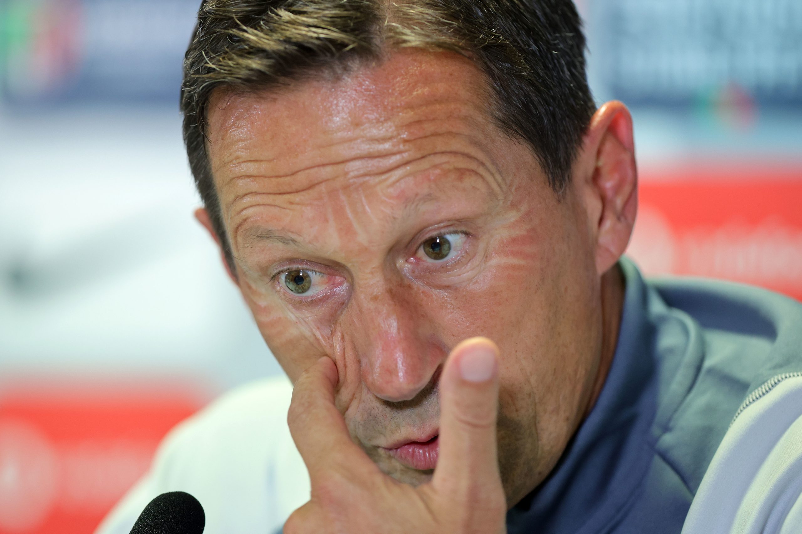 Roger Schmidt diz que Benfica vai tentar marcar logo de início no jogo com o Guimarães