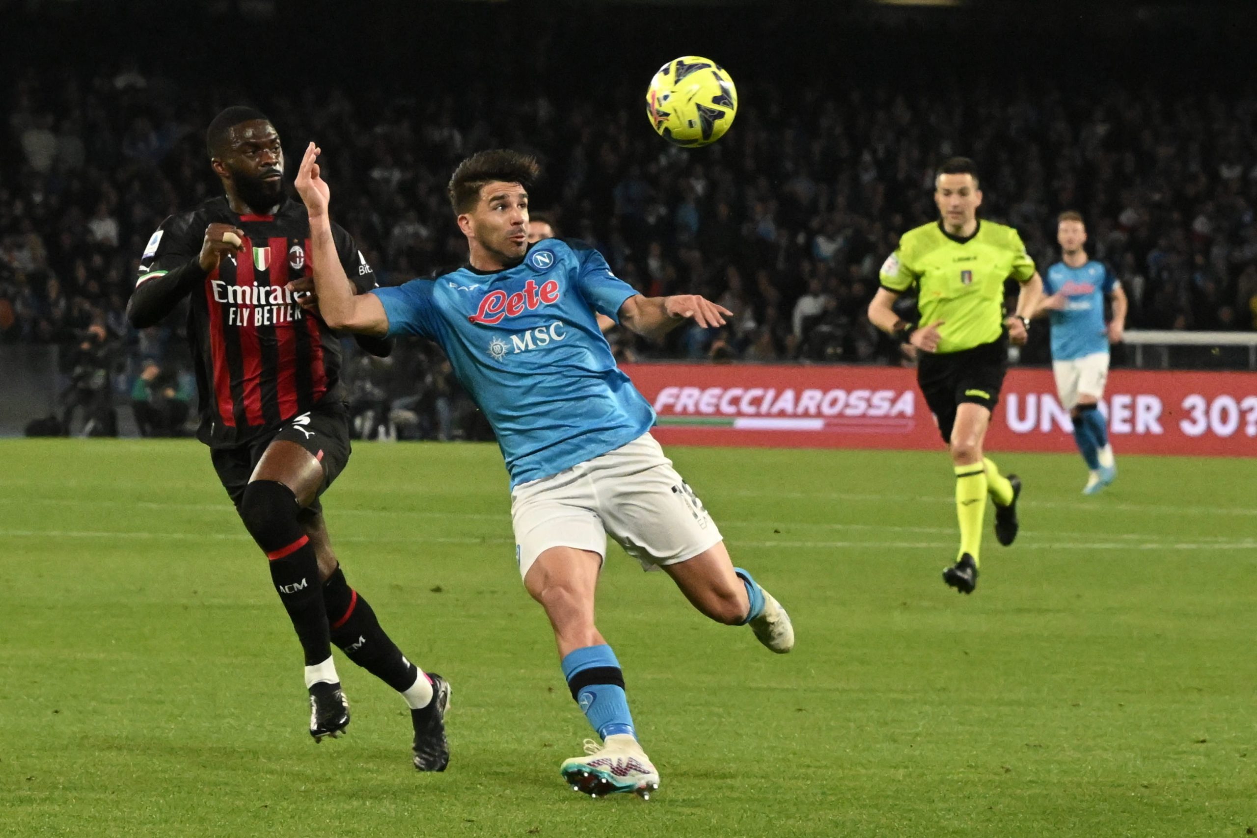 Nápoles exerce opção de compra do avançado argentino Giovanni Simeone