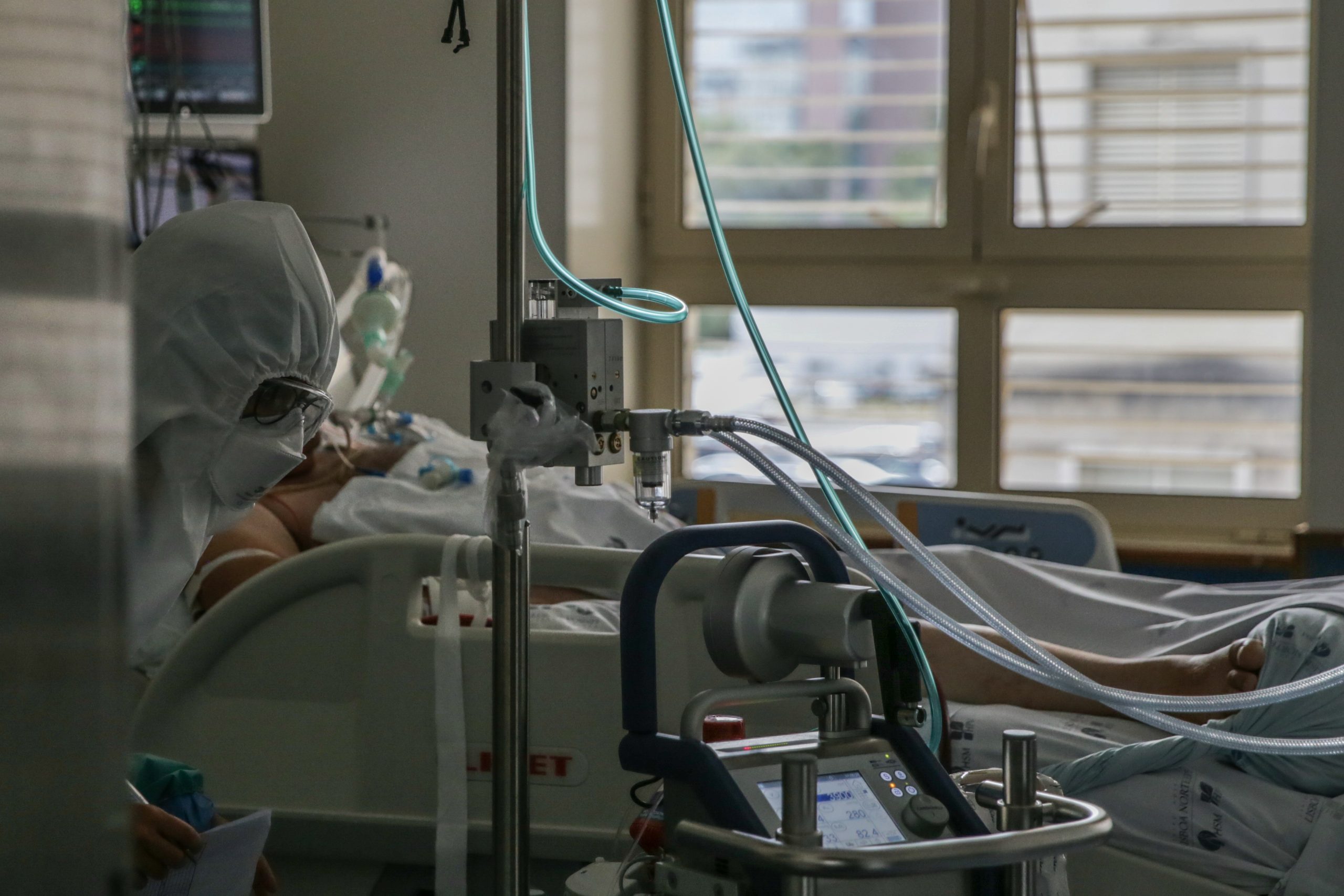 Deputados aprovam criação de 400 novas camas de cuidados intensivos