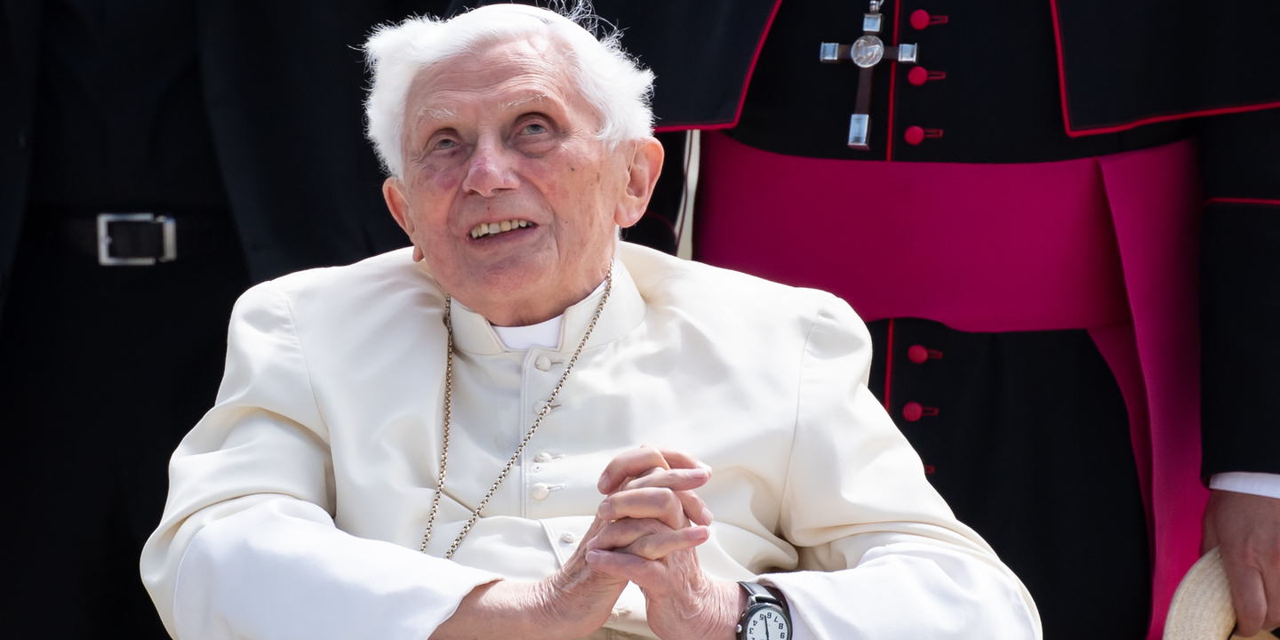 Cruz de Bento XVI foi roubada de uma igreja na Alemanha