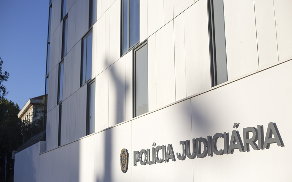 Casal estrangeiro de septuagenários detido por tráfico de cocaína em cruzeiro