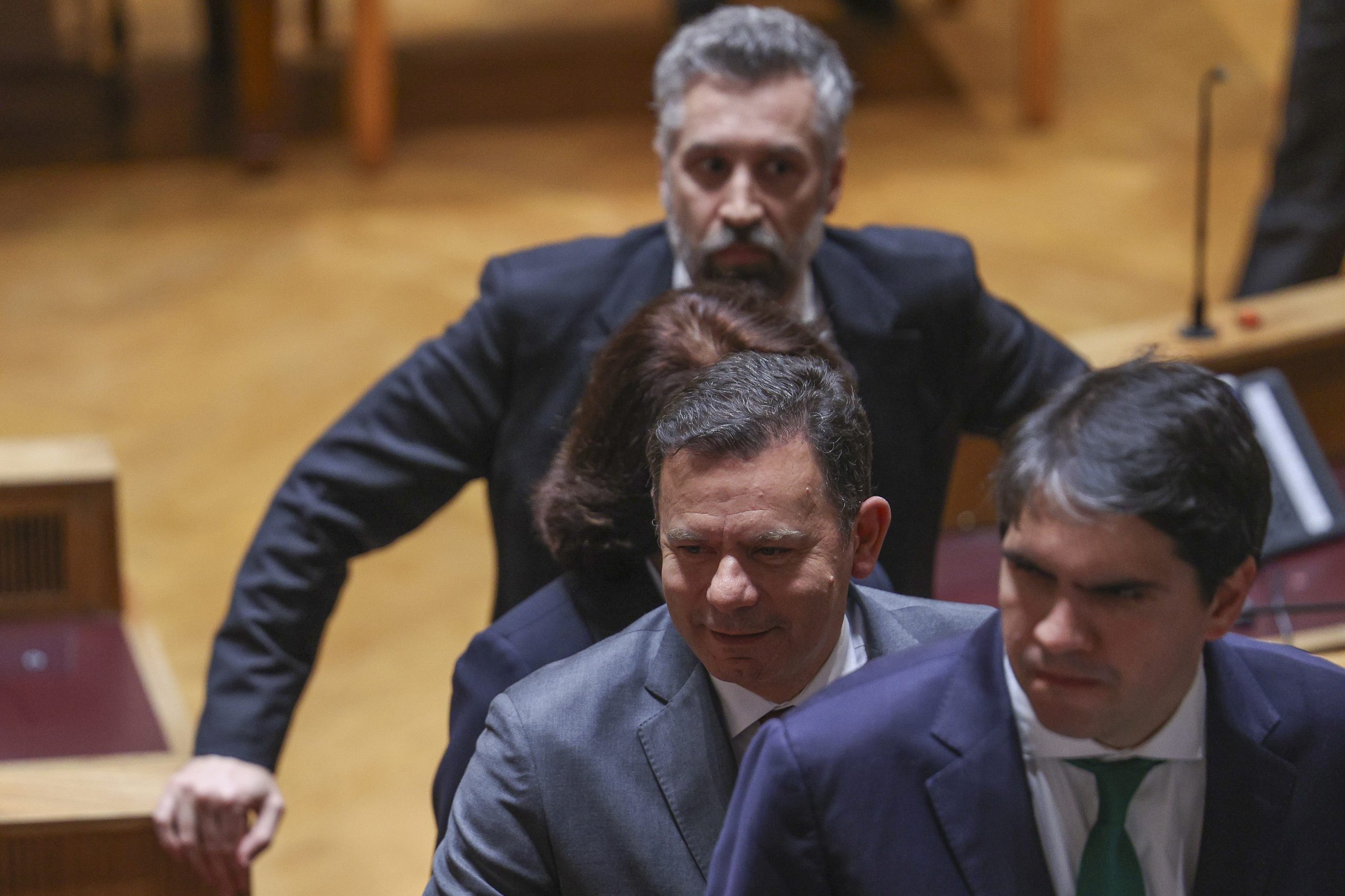 Bloqueio na Assembleia da República. Líderes do PS e do PSD reunidos à distância mas ambos no parlamento