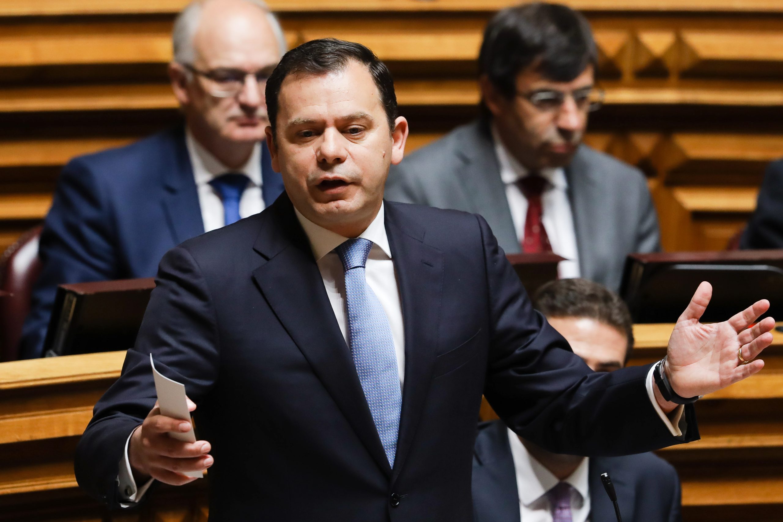 PSD desafia Centeno a explicar como é que vai alterar escalões do IRS e descongelar carreiras