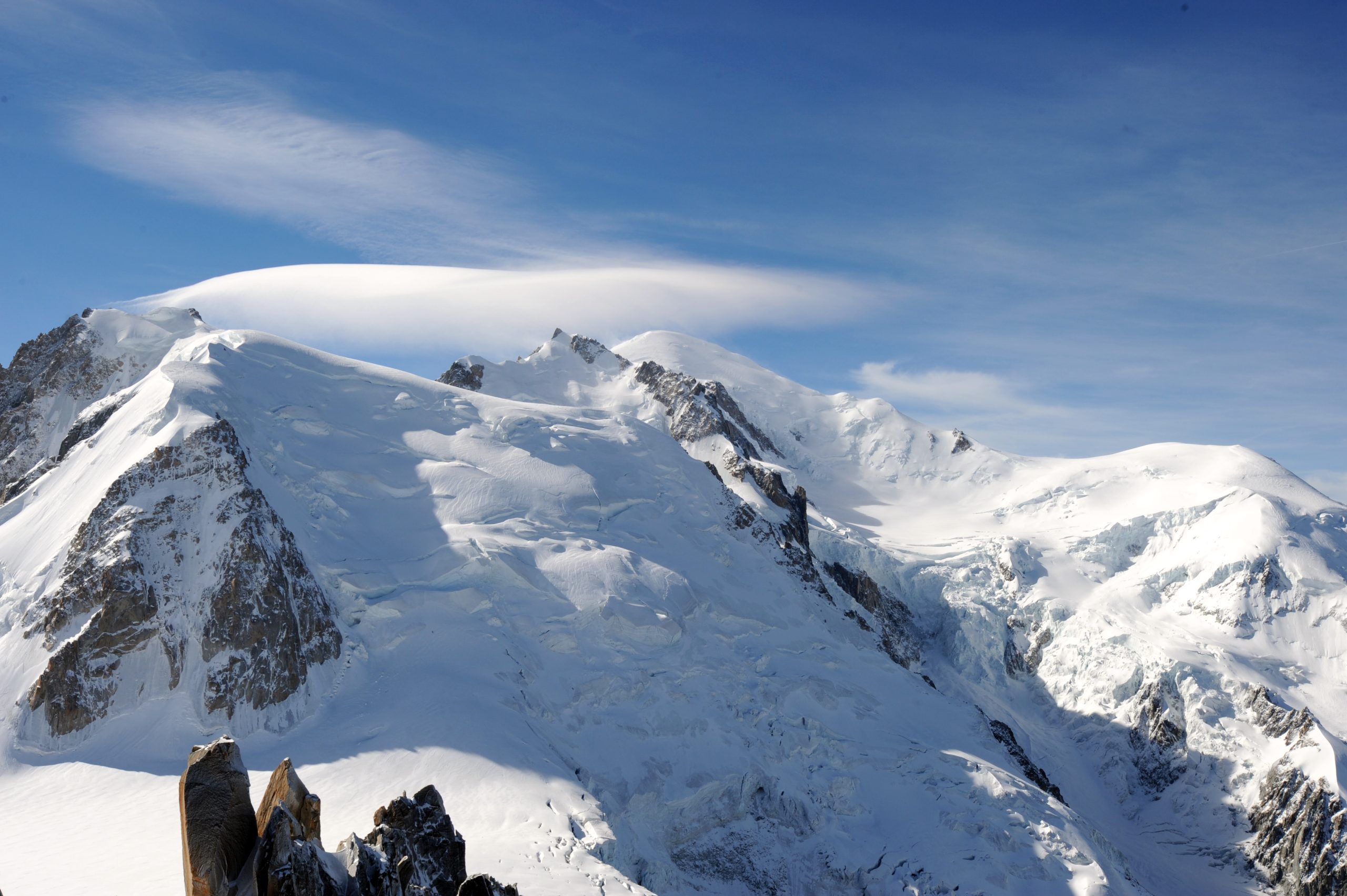 Avalanche soterra várias pessoas nos Alpes suíços