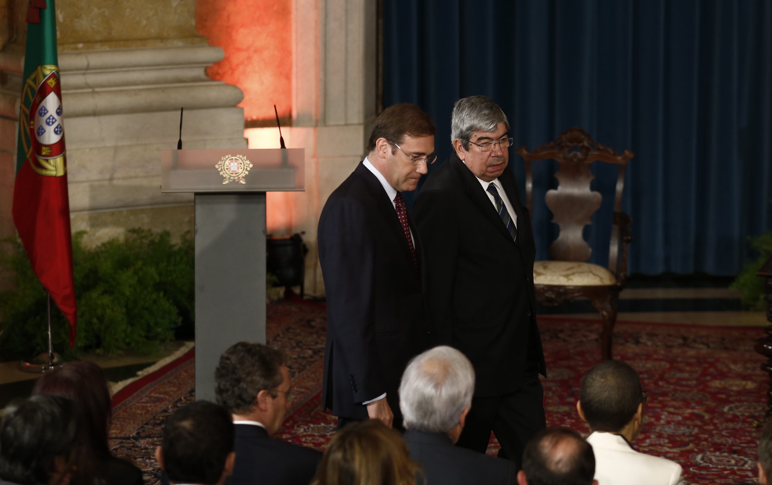Ferro Rodrigues recebe Pedro Passos Coelho no dia em que o ex-líder do PSD deixa o parlamento