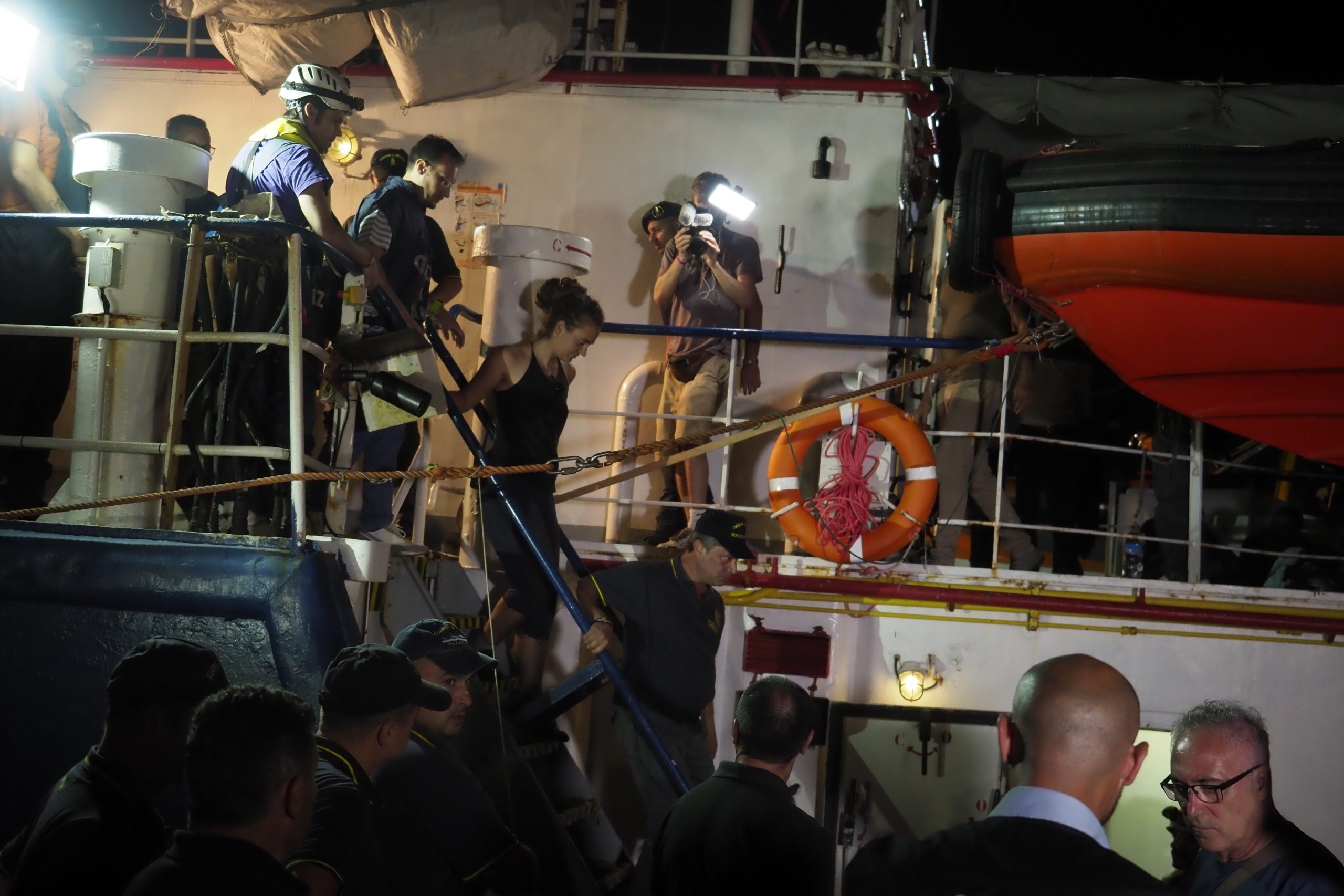 Sea-Watch: Estrelas alemãs de televisão recolhem mais de 355 mil euros a favor da capitã que desafiou o governo italiano