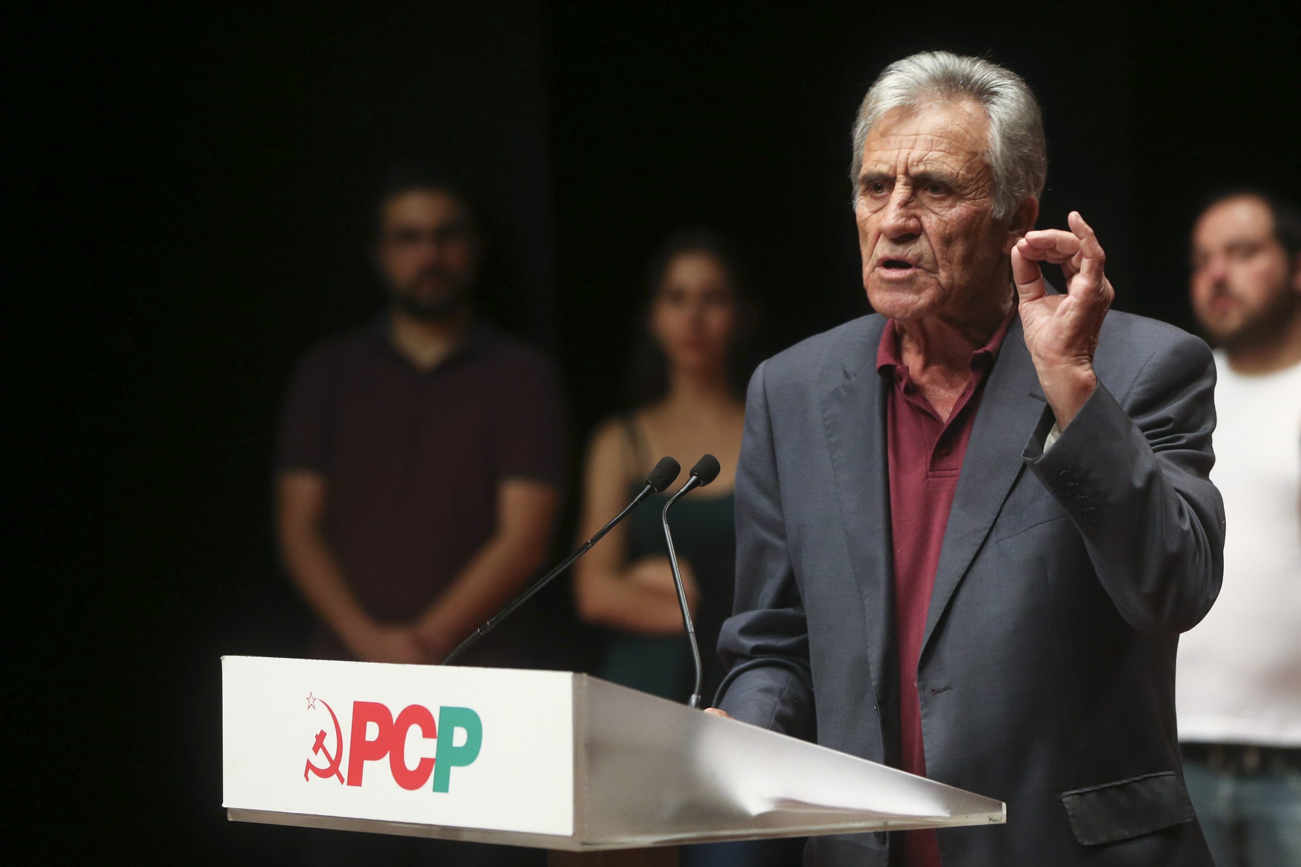 PCP diz que crescimento económico não pode ser dissociado da reposição de rendimentos