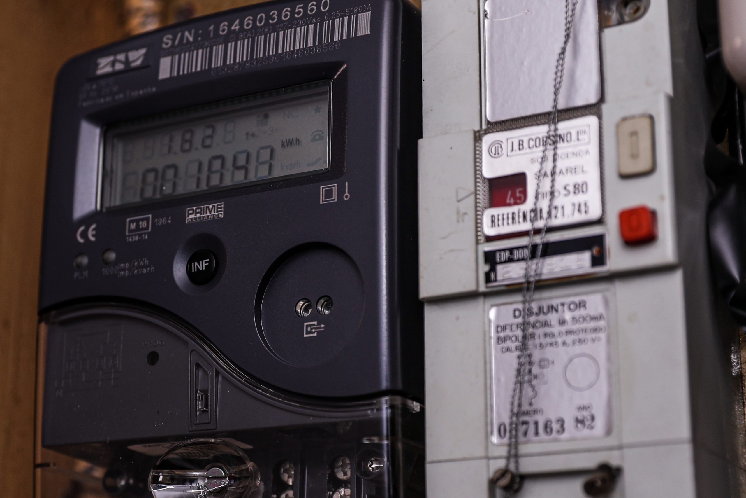 Consumo de eletricidade aumenta 4% em novembro devido ao frio