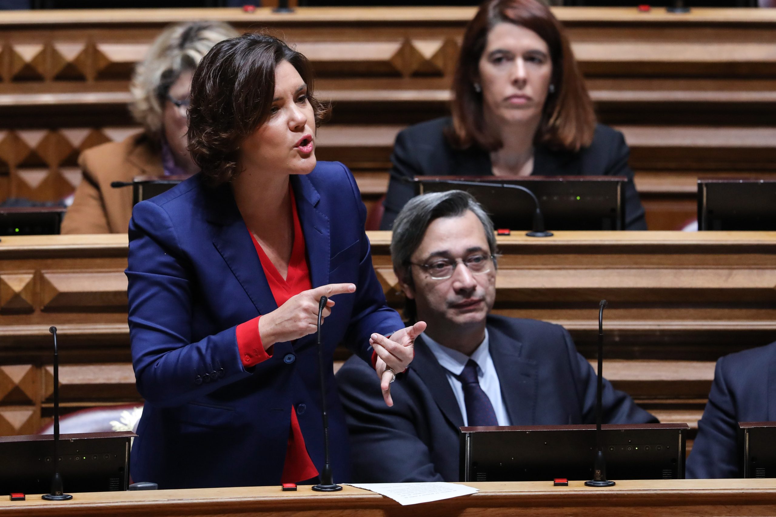 CDS discute hoje critérios para listas de deputados