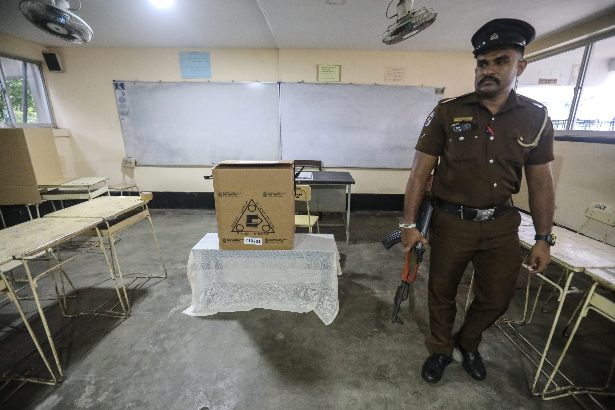 Pode um país decalarar falência? Aconteceu no Sri Lanka que hoje tem primeiras presidenciais após essa declaração