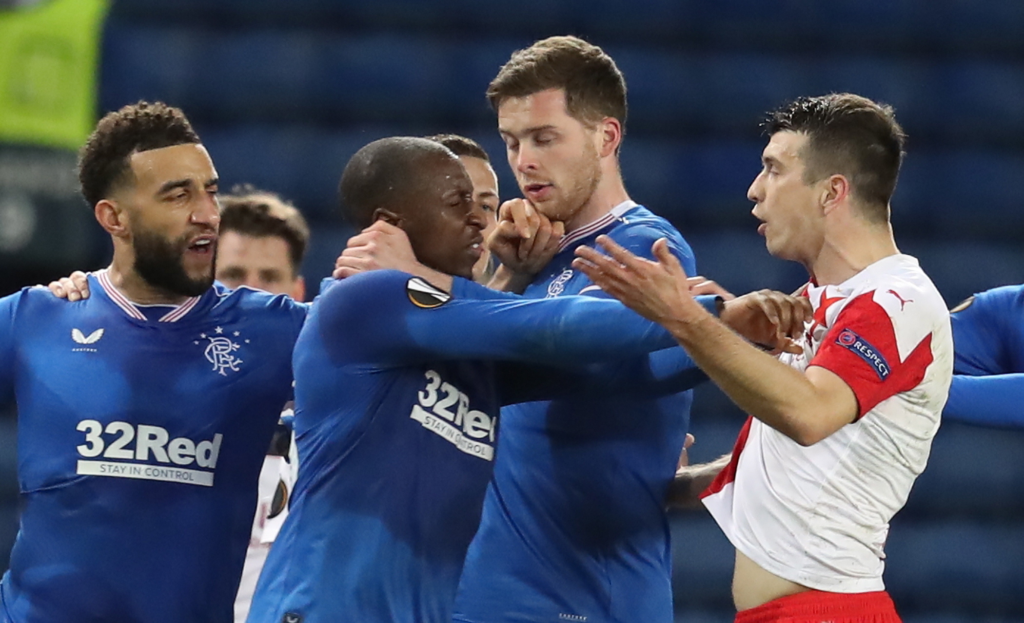 UEFA abre investigação a insultos racistas no Rangers-Slavia Praga