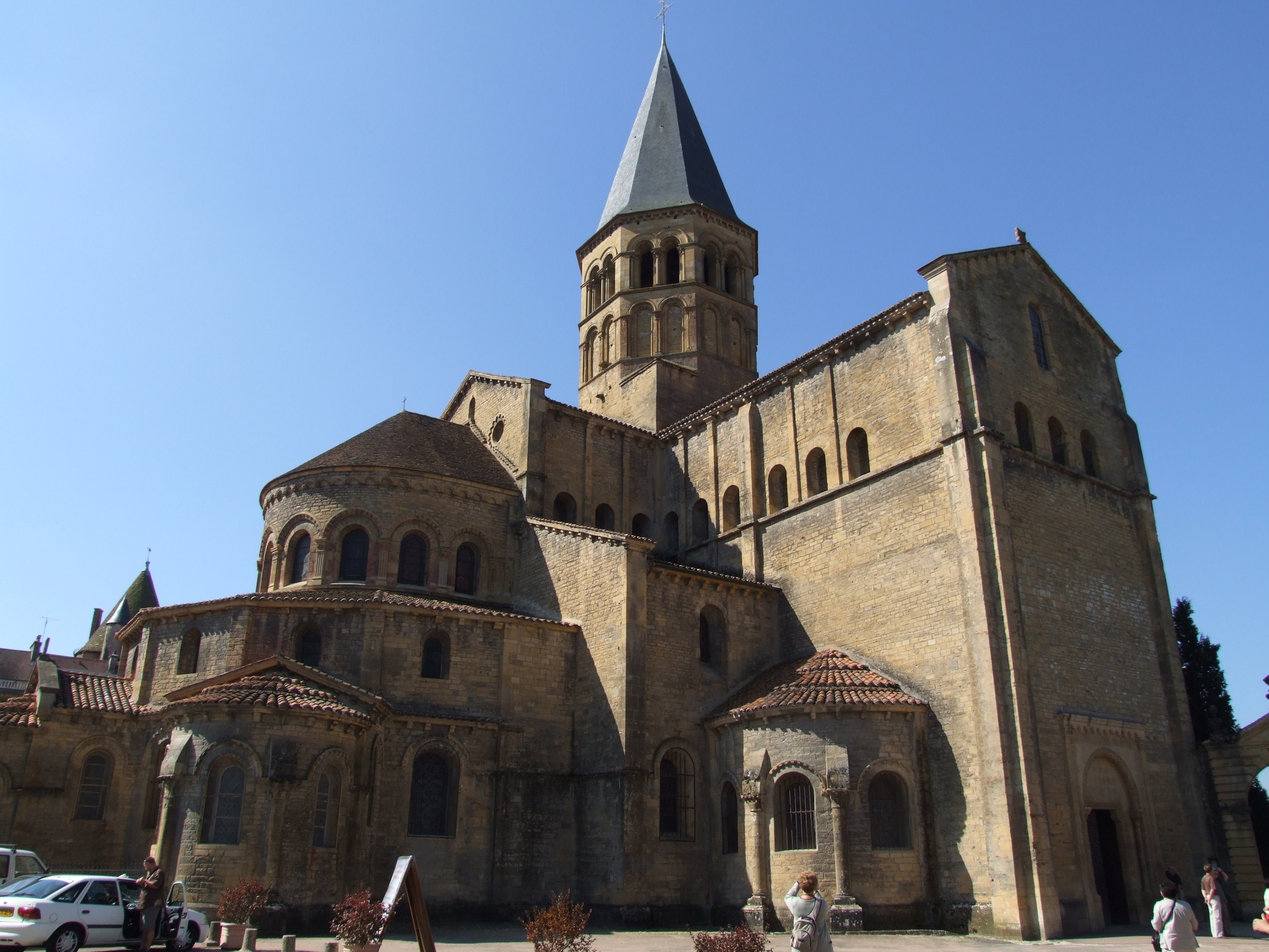 Relíquia de João Paulo II desaparece de uma basílica em França